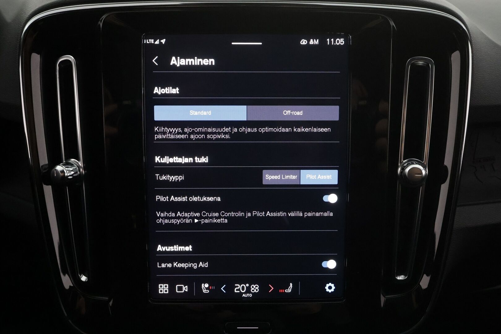 Volvo C40 2023 Recharge Single Motor Plus * ACC / Pilot assist / ILP / LED / Muistipenkki / P.kamera / Koukku / Sporttipenkit * - Akku kuntotarkastettu / Kahdet renkaat / Koti & Kauppalaturi