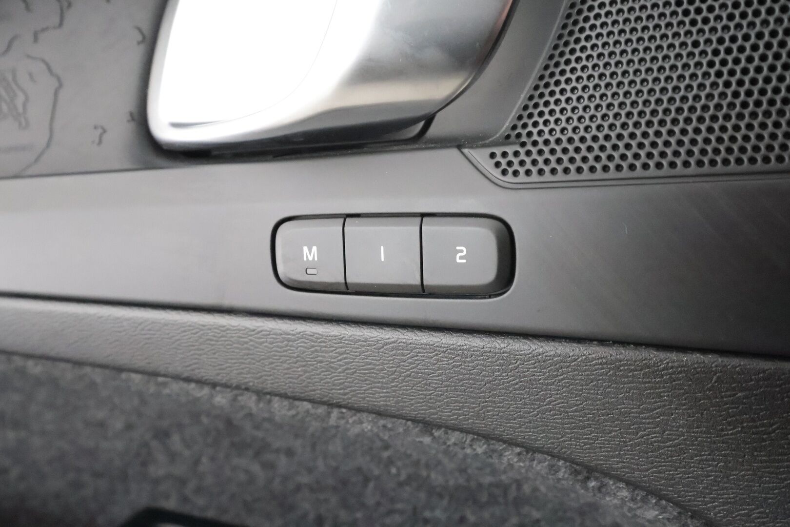 Volvo C40 2023 Recharge Single Motor Plus * ACC / Pilot assist / ILP / LED / Muistipenkki / P.kamera / Koukku / Sporttipenkit * - Akku kuntotarkastettu / Kahdet renkaat / Koti & Kauppalaturi