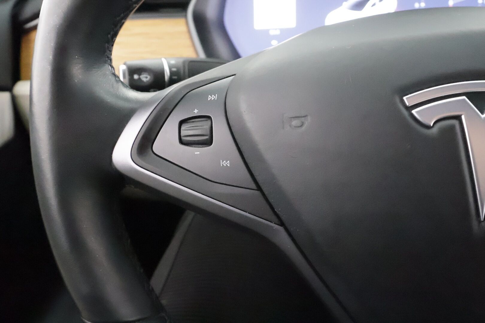 TESLA MODEL S 2019 Long Range Dual Motor AWD * FSD / Lasikatto / ACC / LED / P.Kamera / Muistipenkki / Premium Audio * - 2x Latauskaapelit / Kahdet renkaat