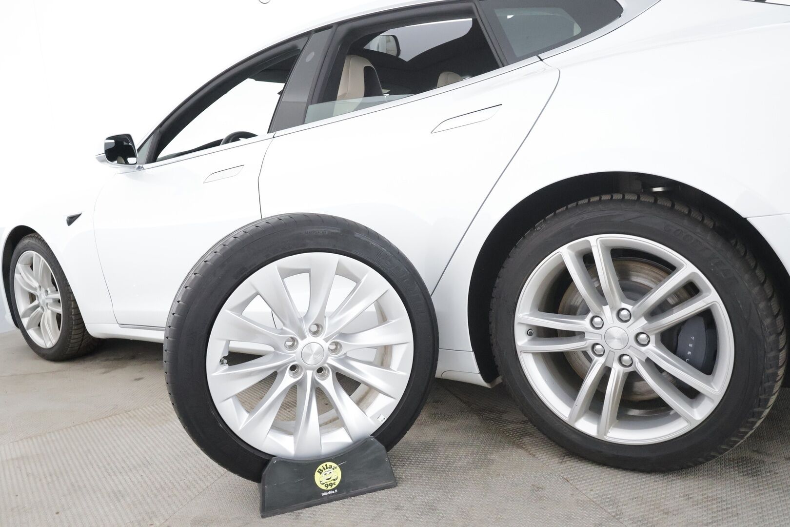 TESLA MODEL S 2019 Long Range Dual Motor AWD * FSD / Lasikatto / ACC / LED / P.Kamera / Muistipenkki / Premium Audio * - 2x Latauskaapelit / Kahdet renkaat - HULLUT AVAJAISHULINAT KORKOTARJOUS 3,29 %