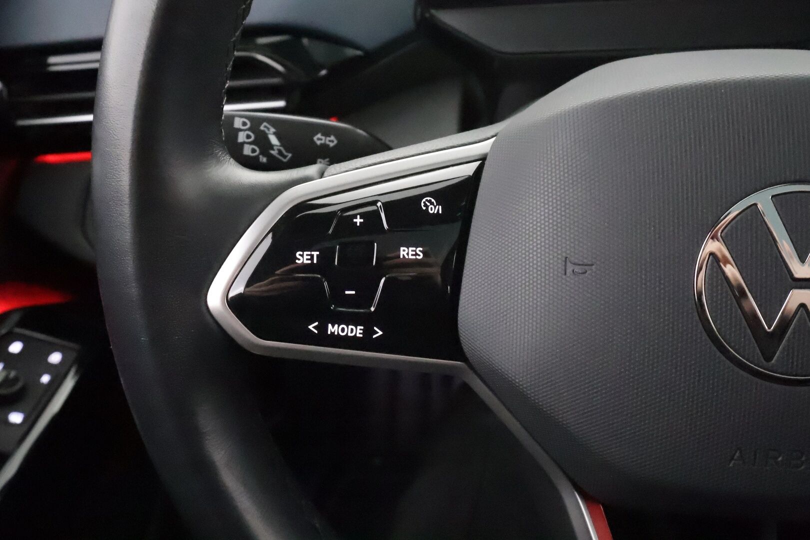 VOLKSWAGEN ID.5 2022 GTX Dual Motor AWD Business Max - | Akku kuntotarkastettu SoH 93.7% | HUD |  2x alut | Adaptiivinen vakionopeudensäädin |  P.Kamera | Ambient | LED |