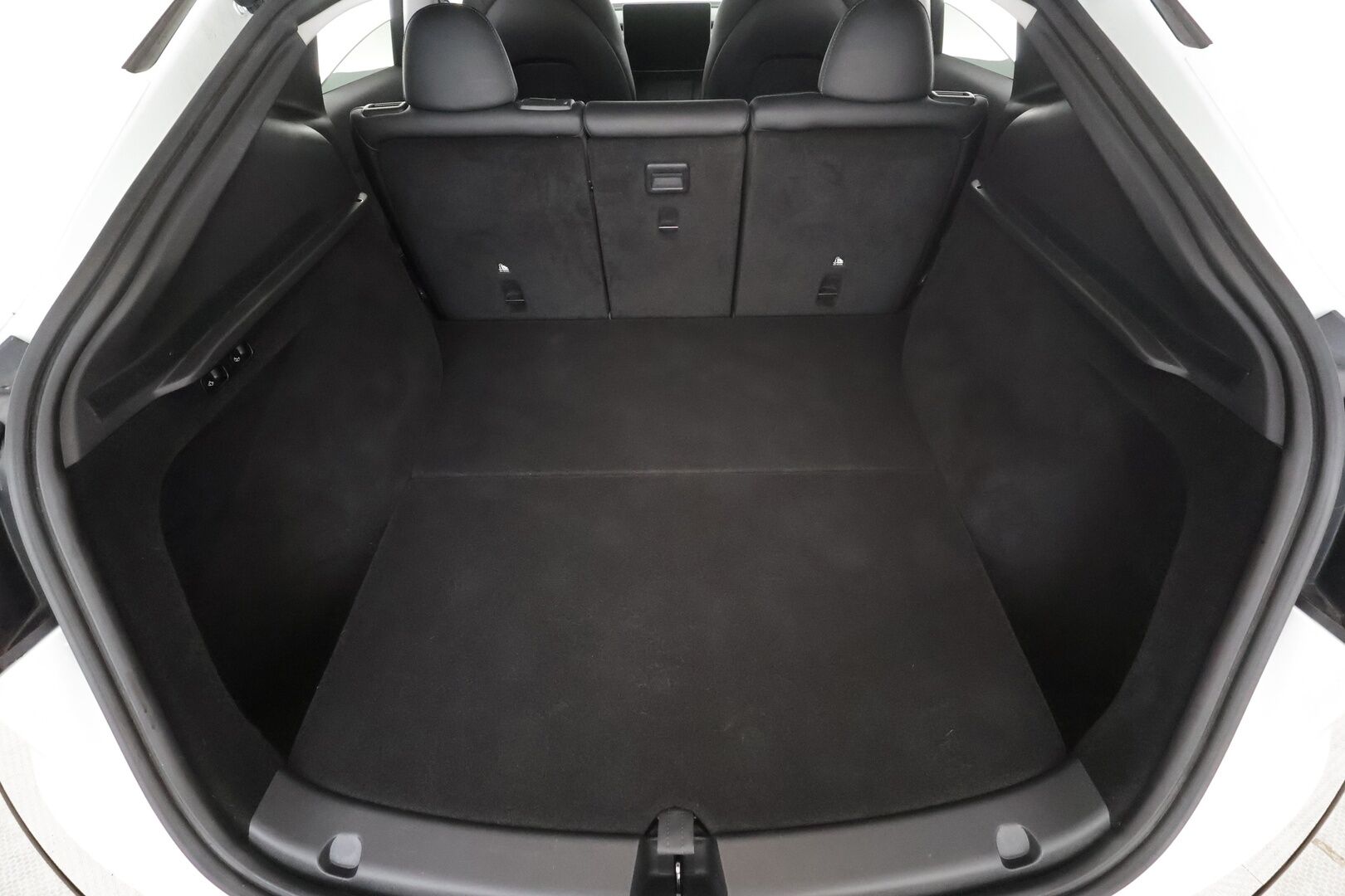 TESLA MODEL Y 2023 RWD * Vetokoukku / Lämpöpumppu / Lasikatto / Premium Audio / Peruutuskamera / Matrix LED / Muistipenkki / Kaistavahti - 2x Renkaat / Juuri tullut Tampereelle! - HULLUT AVAJAISHULINAT KORKOTARJOUS 3,29 %