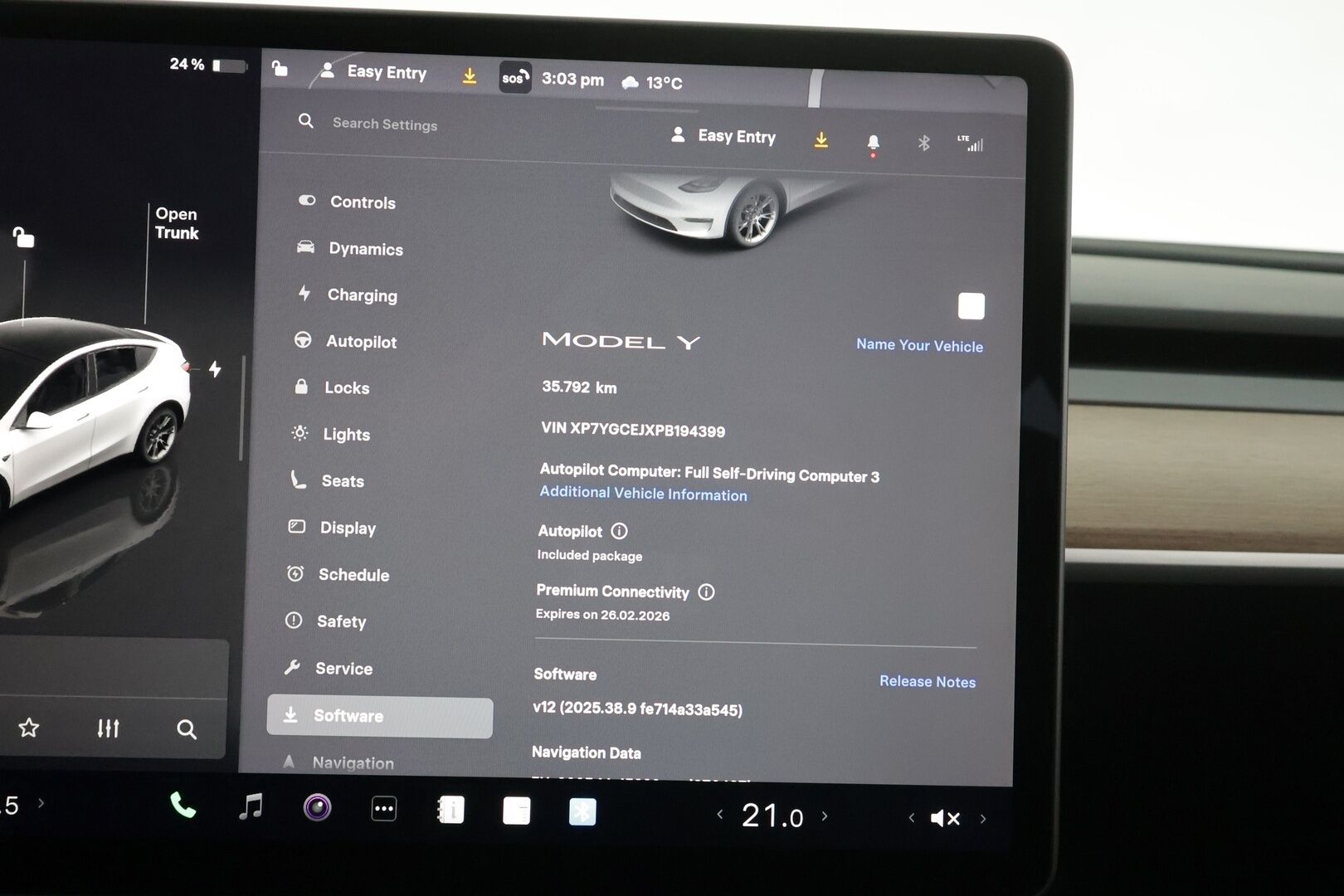 TESLA MODEL Y 2023 RWD * Vetokoukku / Lämpöpumppu / Lasikatto / Premium Audio / Peruutuskamera / Matrix LED / Muistipenkki / Kaistavahti - 2x Renkaat / Juuri tullut Tampereelle! - HULLUT AVAJAISHULINAT KORKOTARJOUS 3,29 %