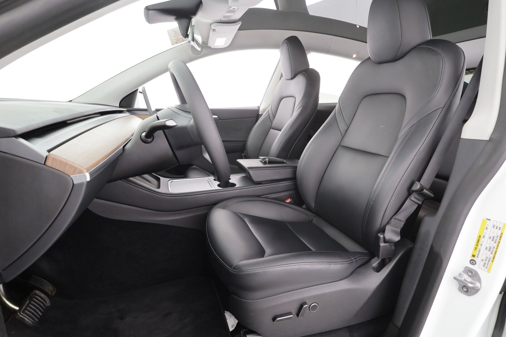 TESLA MODEL Y 2023 RWD * Vetokoukku / Lämpöpumppu / Lasikatto / Premium Audio / Peruutuskamera / Matrix LED / Muistipenkki / Kaistavahti - 2x Renkaat / Juuri tullut Tampereelle! - HULLUT AVAJAISHULINAT KORKOTARJOUS 3,29 %