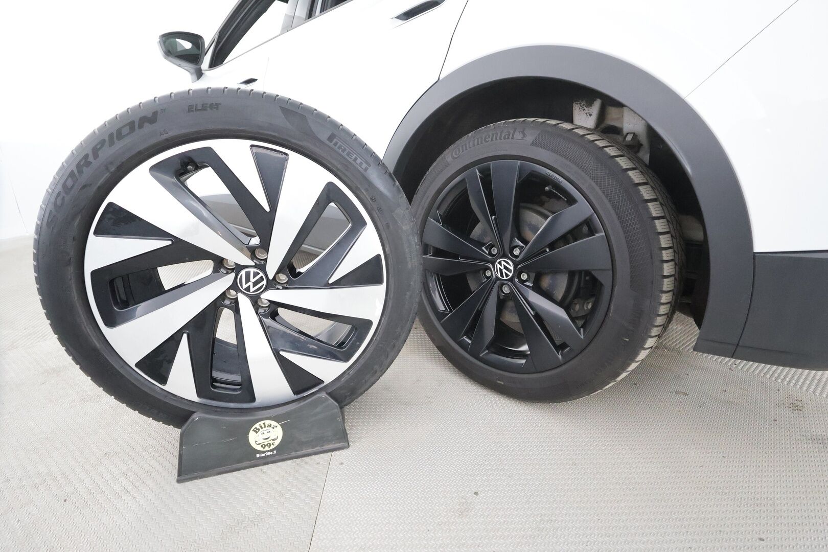 VOLKSWAGEN ID.4 2022 Pro Performance 150 kW, akku 82 kWh * ACC / Matrix-LED / ILP / 360-Kamera / Panorama / Hierovat muistipenkit / Apple&Android * - Merkkihuollettu / Kahdet renkaat