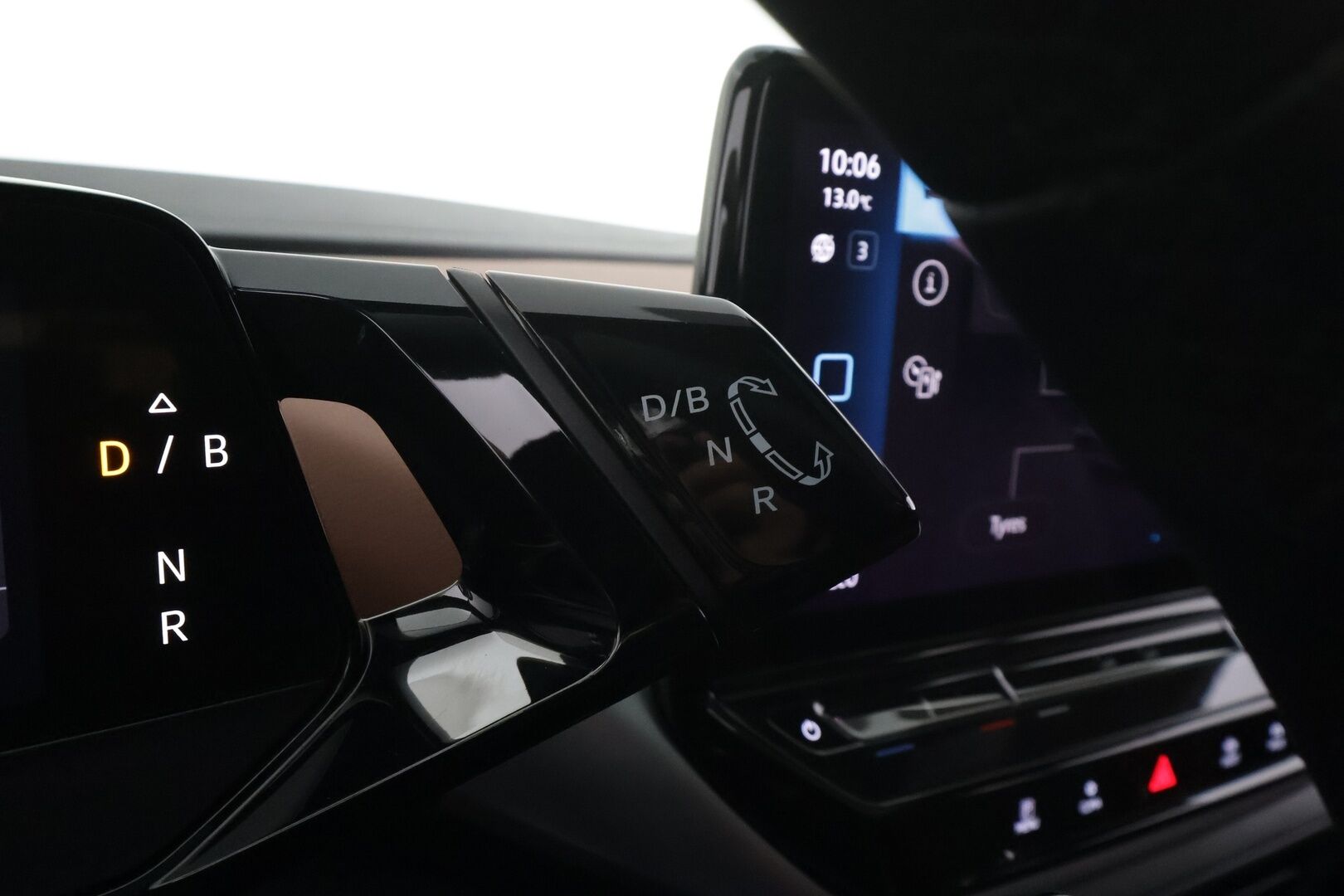 VOLKSWAGEN ID.4 2022 Pro Performance Tech 150 kW, akku 82 kWh * ACC / Matrix-LED / ILP / 360-Kamera / Panorama / Hierovat muistipenkit * - Merkkihuollettu / Kahdet renkaat