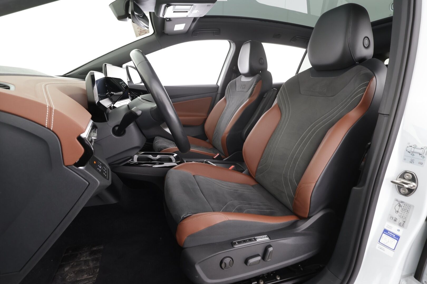 VOLKSWAGEN ID.4 2022 Pro Performance 150 kW, akku 82 kWh * ACC / Matrix-LED / ILP / 360-Kamera / Panorama / Hierovat muistipenkit / Apple&Android * - Merkkihuollettu / Kahdet renkaat