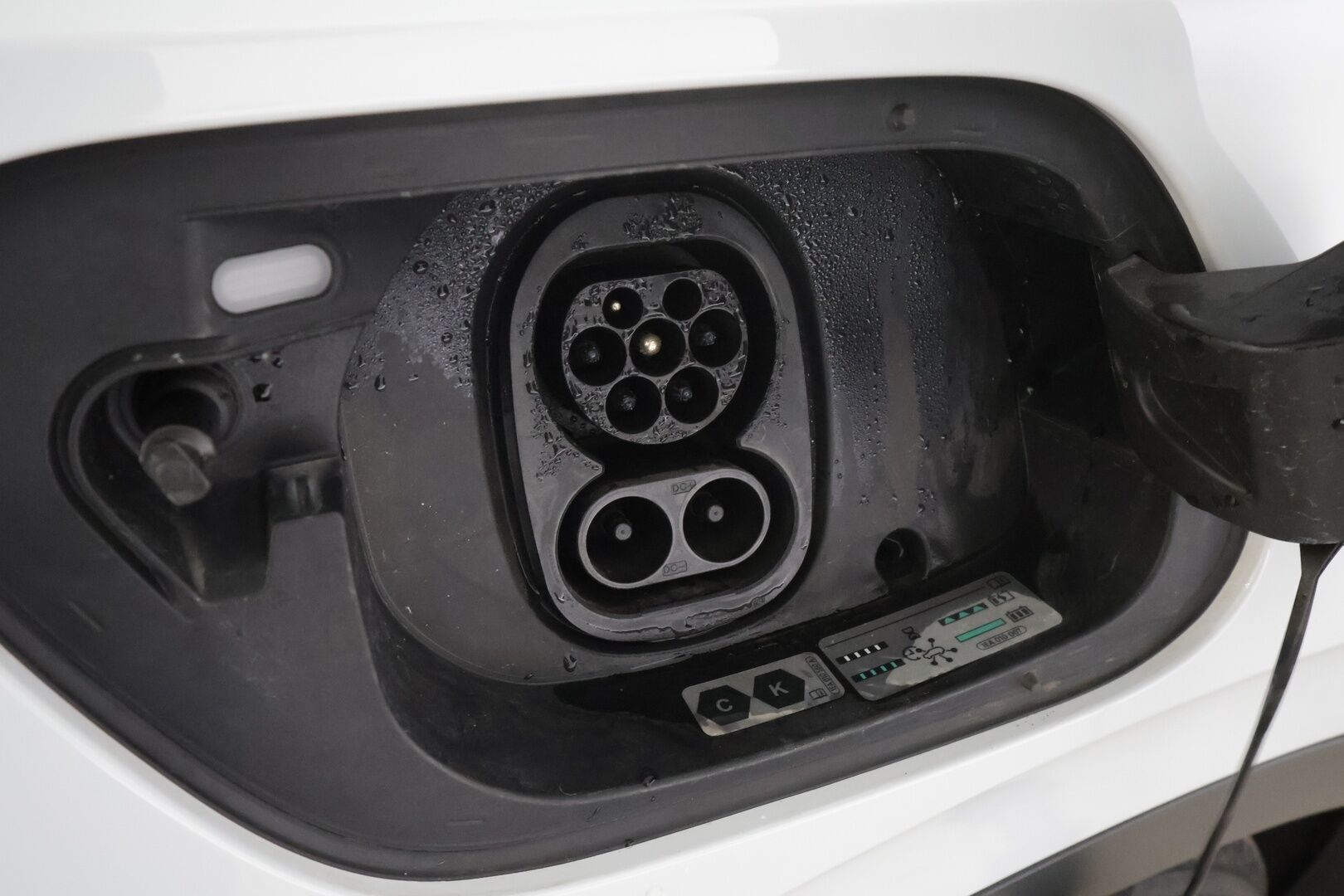 VOLKSWAGEN ID.4 2022 Pro Performance Tech 150 kW, akku 82 kWh * ACC / Matrix-LED / ILP / 360-Kamera / Panorama / Hierovat muistipenkit * - Merkkihuollettu / Kahdet renkaat