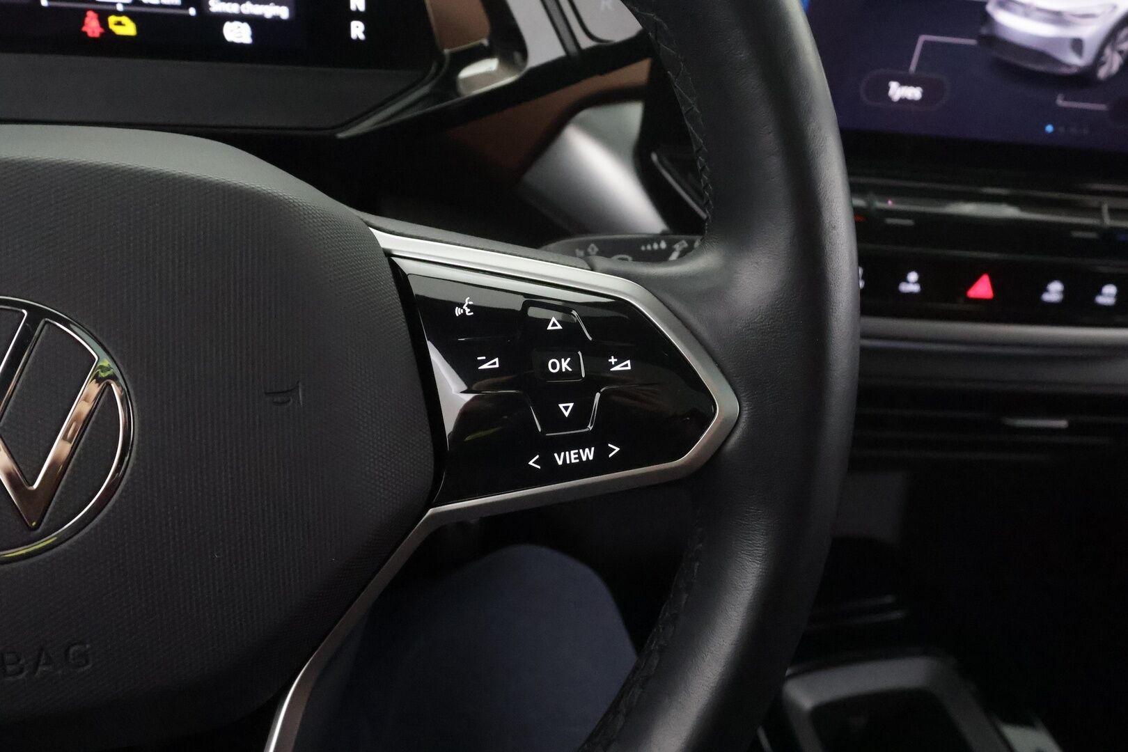 VOLKSWAGEN ID.4 2022 Pro Performance 150 kW, akku 82 kWh * ACC / Matrix-LED / ILP / 360-Kamera / Panorama / Hierovat muistipenkit / Apple&Android * - Merkkihuollettu / Kahdet renkaat