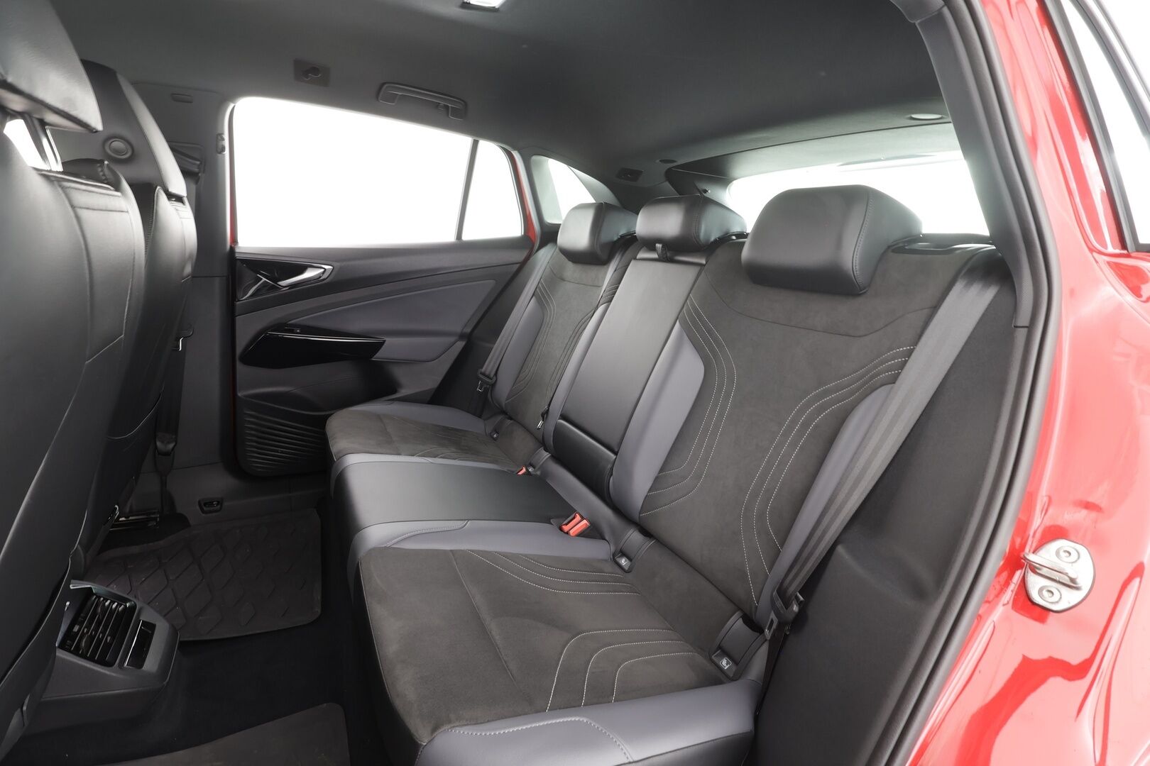 VOLKSWAGEN ID.4 2023 82kWh 150kW Pro Performance * ACC / ILP / LED / 360° / Hierovat sportit muistilla / Keyless / Apple & Android* - Merkkihuollettu / Kahdet Renkaat