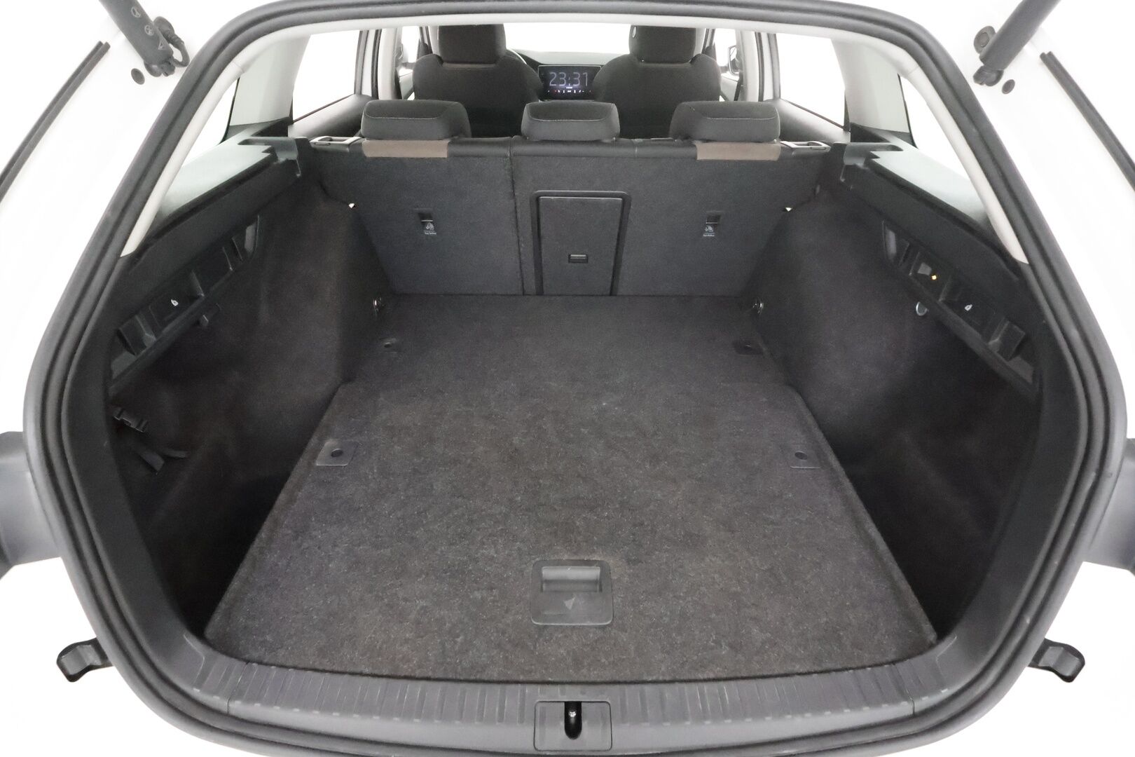 SKODA OCTAVIA 2022 Combi 2.0 TDI 150 4x4 Scout DSG * ACC / Webasto / Skoda crystal light / Koukku / P.kamera / Smartlink / Keyless* - Webasto / Merkkihuollettu / Kahdet renkaat