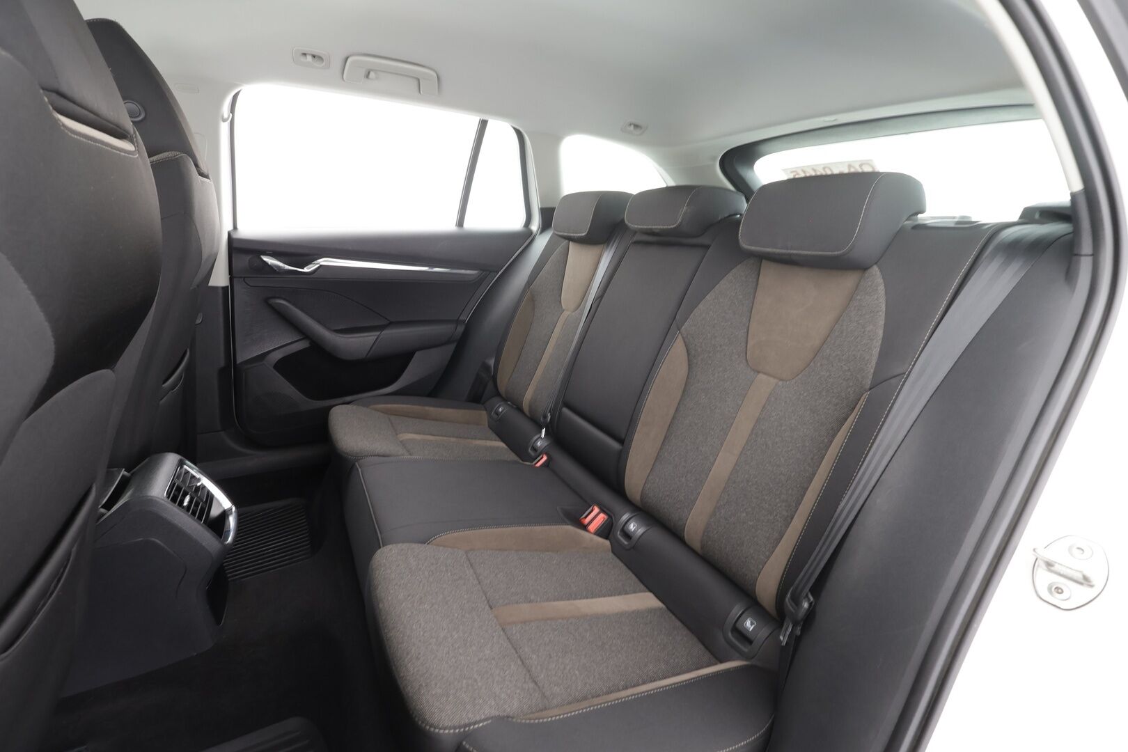SKODA OCTAVIA 2022 Combi 2.0 TDI 150 4x4 Scout DSG * ACC / Webasto / Skoda crystal light / Koukku / P.kamera / Smartlink / Keyless* - Webasto / Merkkihuollettu / Kahdet renkaat
