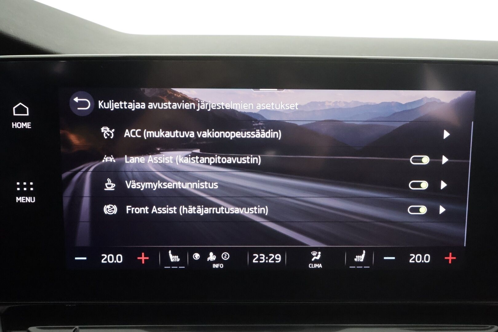 SKODA OCTAVIA 2022 Combi 2.0 TDI 150 4x4 Scout DSG * ACC / Webasto / Skoda crystal light / Koukku / P.kamera / Smartlink / Keyless* - Webasto / Merkkihuollettu / Kahdet renkaat