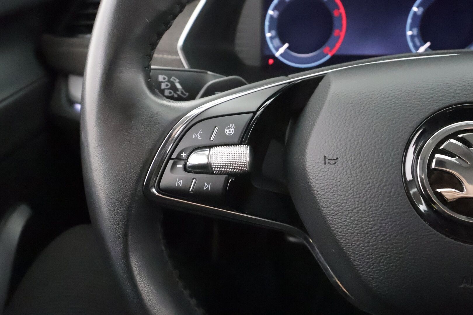SKODA OCTAVIA 2022 Combi 2.0 TDI 150 4x4 Scout DSG * ACC / Webasto / Skoda crystal light / Koukku / P.kamera / Smartlink / Keyless* - Webasto / Merkkihuollettu / Kahdet renkaat