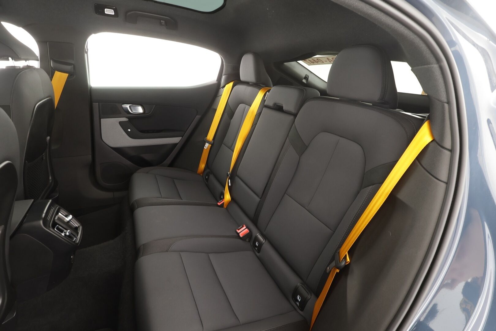 POLESTAR 2 2023 Long Range Dual Motor Performance, 350kW * ILP / Lasikatto / ACC / 360 / Sportpenkki Muistilla / H&K / Kaistavahti * - LED / 2x Latauskaapelit 