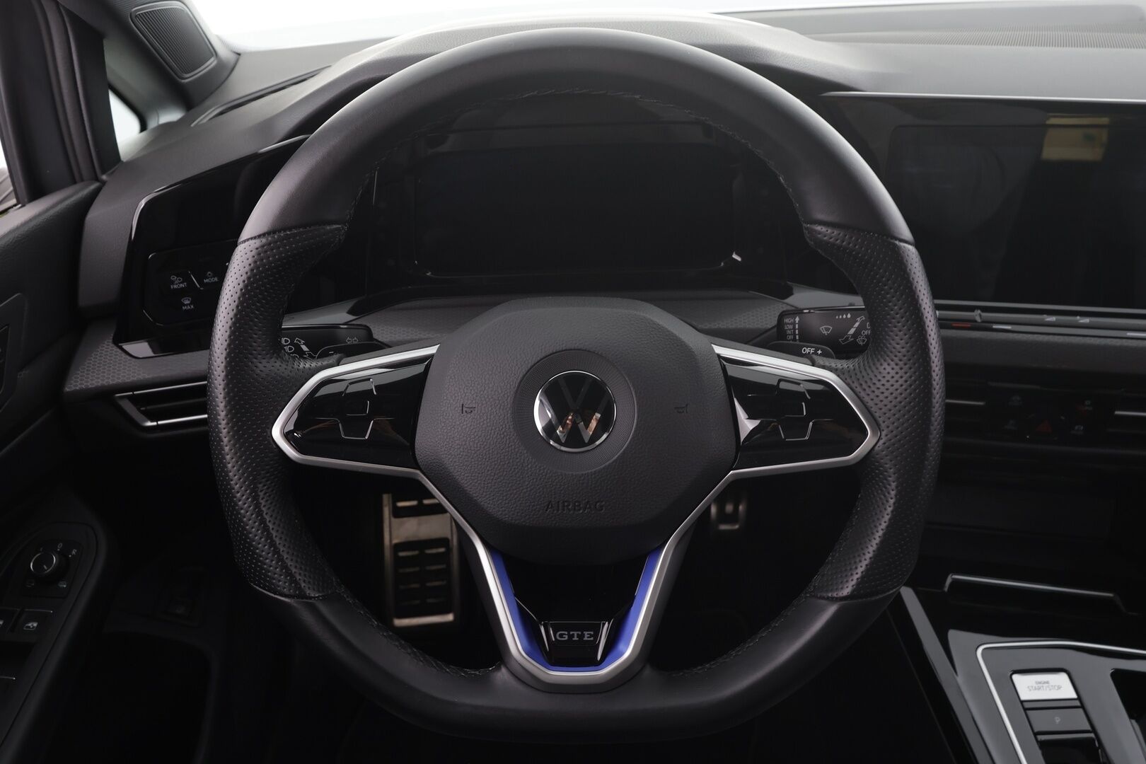 VOLKSWAGEN GOLF 2023 GTE 180kW (PHEV) DSG * ACC / Webasto / HUD / Muistipenkki / Ilmastoitu kuljettajan-istuin / Nahat / Keyless* - KATSO KUINKA EDULLISESTI TÄMÄ! / Merkkihuollettu / SoH 99% / ALV / Seuraava huolto 08/2026