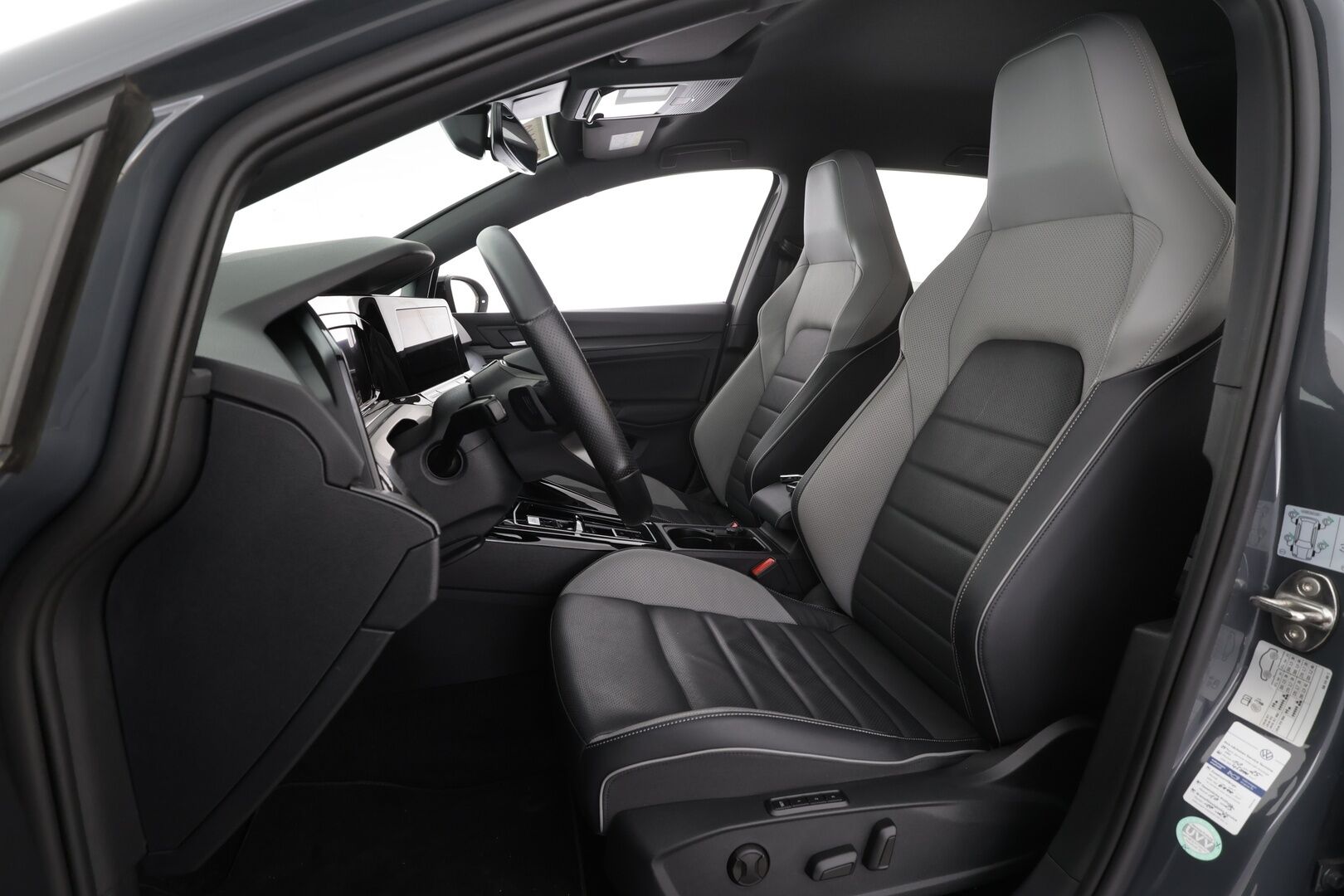 VOLKSWAGEN GOLF 2023 GTE 180kW (PHEV) DSG * ACC / Webasto / HUD / Muistipenkki / Ilmastoitu kuljettajan-istuin / Nahat / Keyless* - KATSO KUINKA EDULLISESTI TÄMÄ! / Merkkihuollettu / SoH 99% / ALV / Seuraava huolto 08/2026 - HULLUT AVAJAISHULINAT KORKOTARJOUS 3,29 %