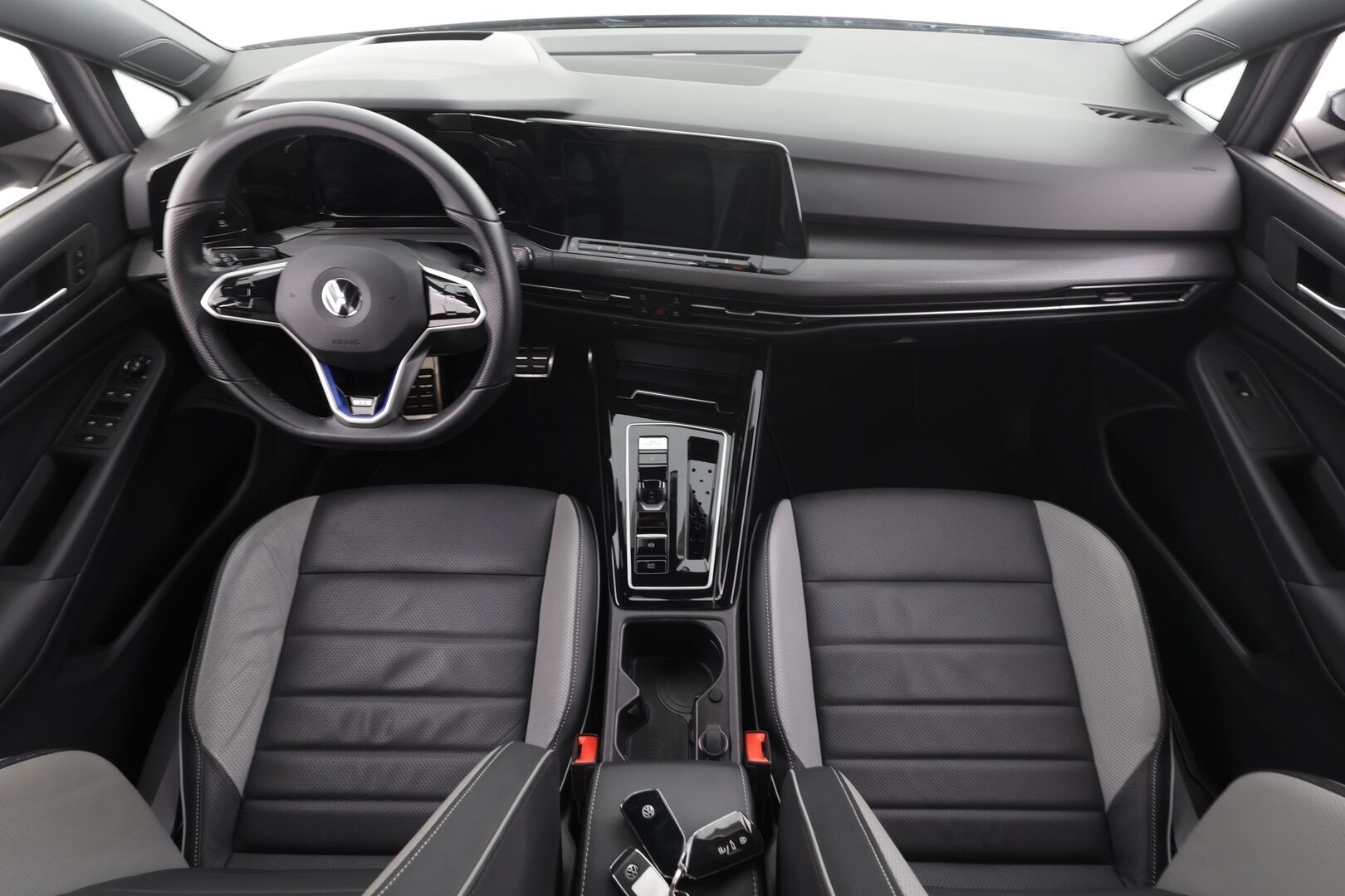 VOLKSWAGEN GOLF 2023 GTE 180kW (PHEV) DSG * ACC / Webasto / HUD / Muistipenkki / Ilmastoitu kuljettajan-istuin / Nahat / Keyless* - KATSO KUINKA EDULLISESTI TÄMÄ! / Merkkihuollettu / SoH 99% / ALV / Seuraava huolto 08/2026
