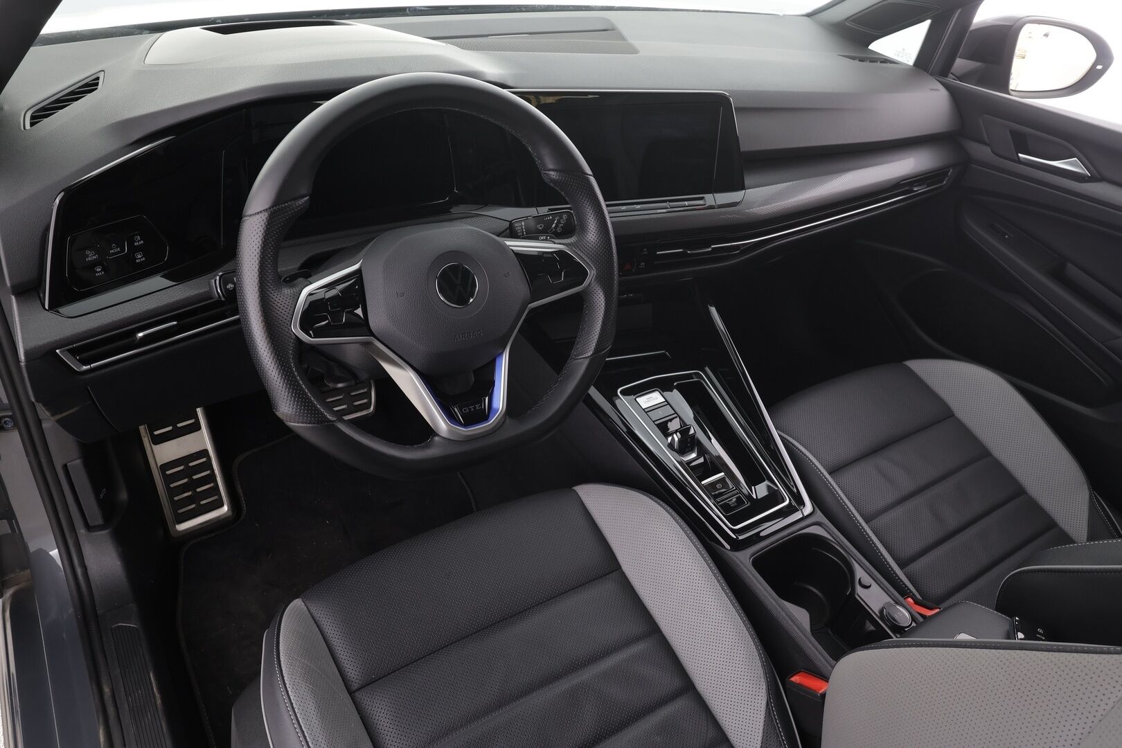 VOLKSWAGEN GOLF 2023 GTE 180kW (PHEV) DSG * ACC / Webasto / HUD / Muistipenkki / Ilmastoitu kuljettajan-istuin / Nahat / Keyless* - KATSO KUINKA EDULLISESTI TÄMÄ! / Merkkihuollettu / SoH 99% / ALV / Seuraava huolto 08/2026