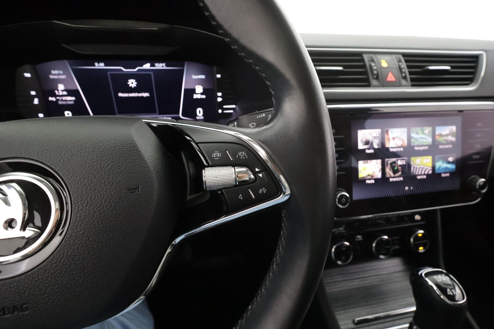 SKODA SUPERB 2021 Combi 2.0 TDI 200 4x4 Style DSG *Webasto / ACC / Matrix-LED / Koukku / Muistipenkki / Canton / P.Kamera / Keyless * - Nahkasisusta / Merkkihuollettu / Kahdet renkaat - HULLUT AVAJAISHULINAT KORKOTARJOUS 3,29 %