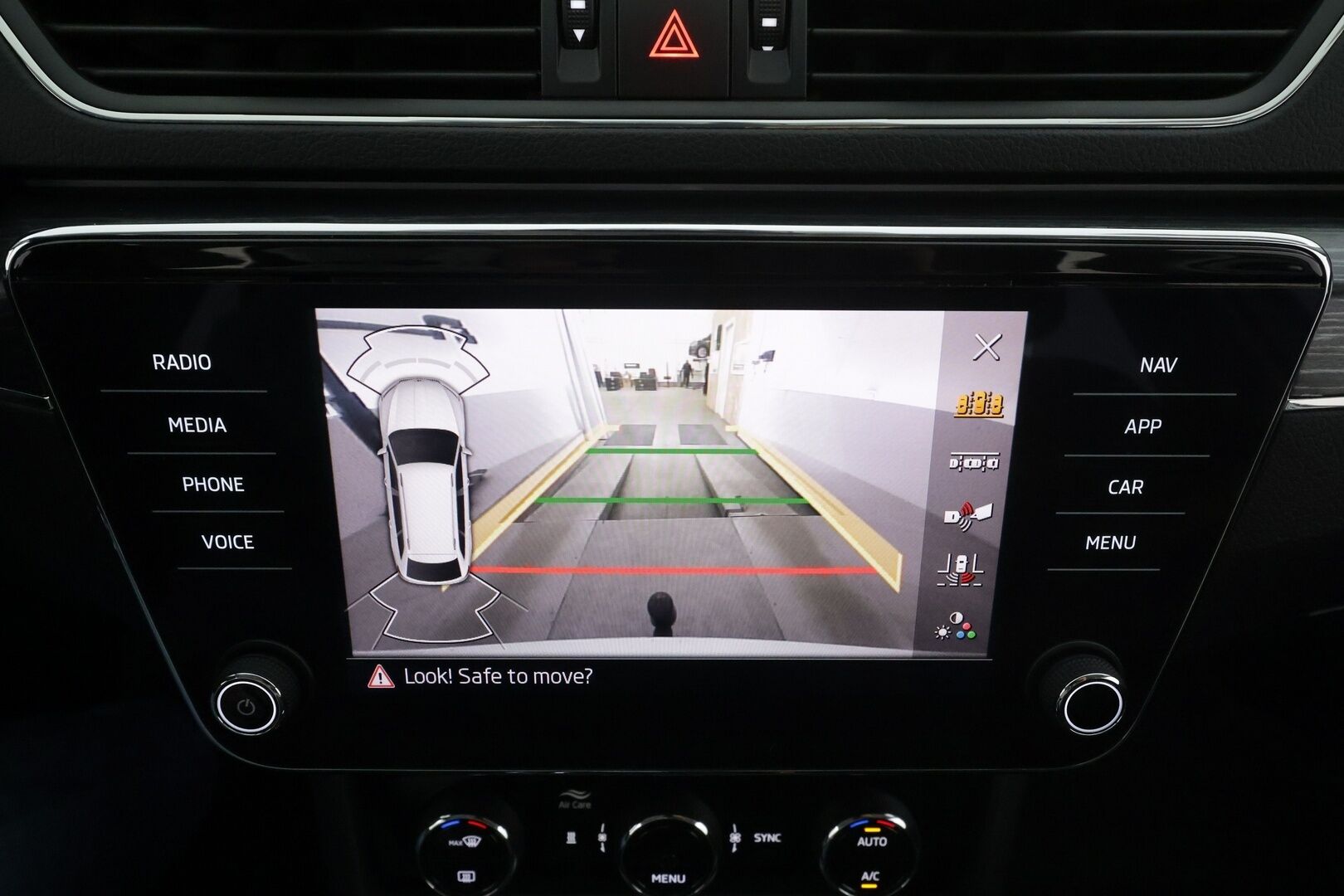 SKODA SUPERB 2021 Combi 2.0 TDI 200 4x4 Style DSG *Webasto / ACC / Matrix-LED / Koukku / Muistipenkki / Canton / P.Kamera / Keyless * - Nahkasisusta / Merkkihuollettu / Kahdet renkaat