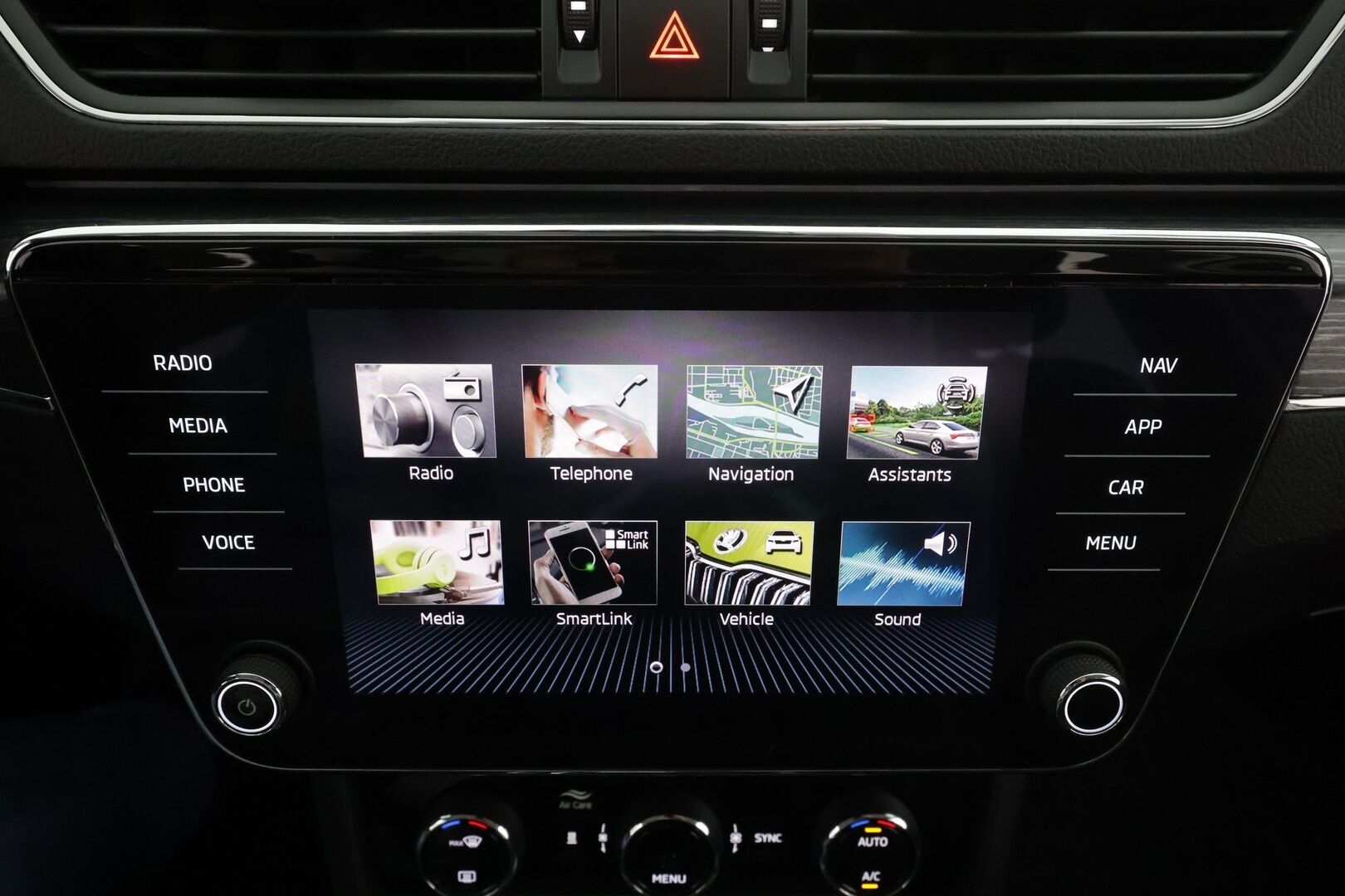 SKODA SUPERB 2021 Combi 2.0 TDI 200 4x4 Style DSG *Webasto / ACC / Matrix-LED / Koukku / Muistipenkki / Canton / P.Kamera / Keyless * - Nahkasisusta / Merkkihuollettu / Kahdet renkaat