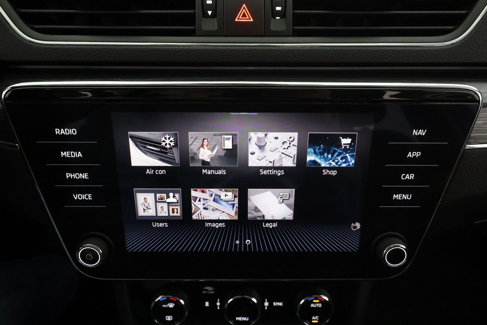 SKODA SUPERB 2021 Combi 2.0 TDI 200 4x4 Style DSG *Webasto / ACC / Matrix-LED / Koukku / Muistipenkki / Canton / P.Kamera / Keyless * - Nahkasisusta / Merkkihuollettu / Kahdet renkaat - HULLUT AVAJAISHULINAT KORKOTARJOUS 3,29 %