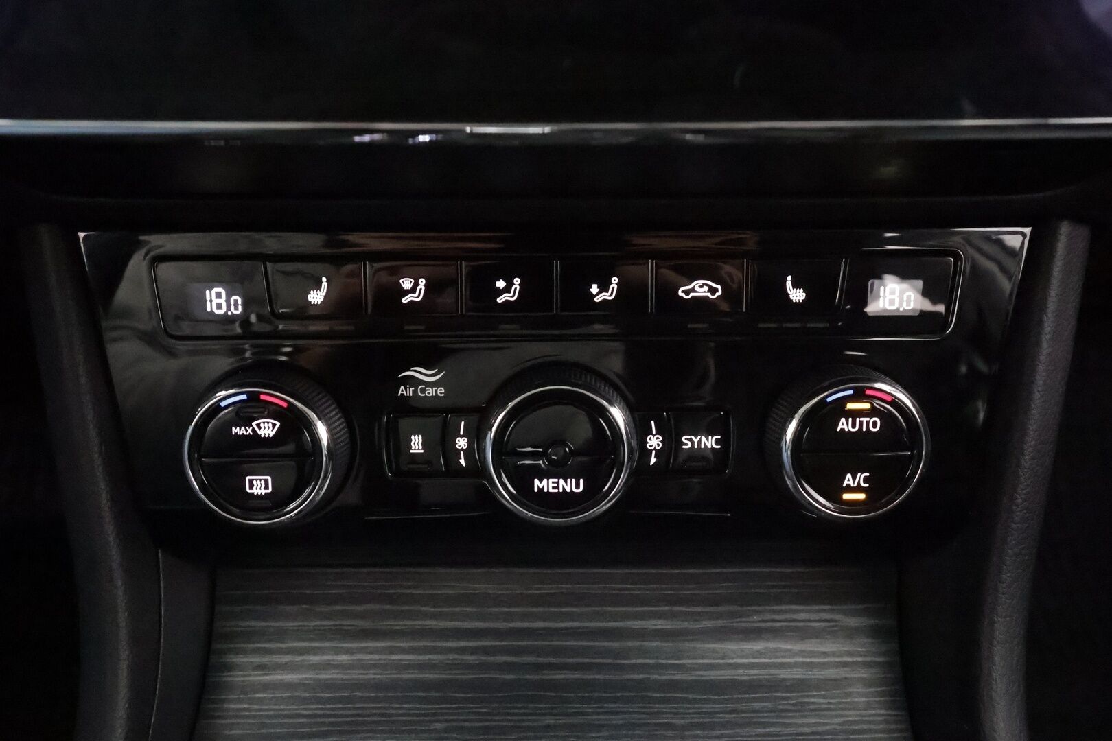 SKODA SUPERB 2021 Combi 2.0 TDI 200 4x4 Style DSG *Webasto / ACC / Matrix-LED / Koukku / Muistipenkki / Canton / P.Kamera / Keyless * - Nahkasisusta / Merkkihuollettu / Kahdet renkaat - HULLUT AVAJAISHULINAT KORKOTARJOUS 3,29 %