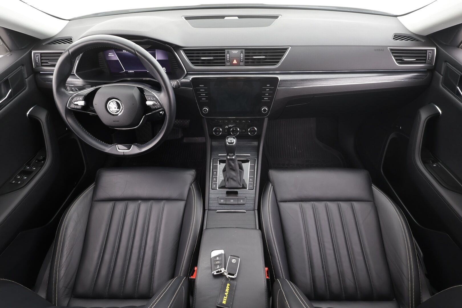 SKODA SUPERB 2021 Combi 2.0 TDI 200 4x4 Style DSG *Webasto / ACC / Matrix-LED / Koukku / Muistipenkki / Canton / P.Kamera / Keyless * - Nahkasisusta / Merkkihuollettu / Kahdet renkaat - HULLUT AVAJAISHULINAT KORKOTARJOUS 3,29 %