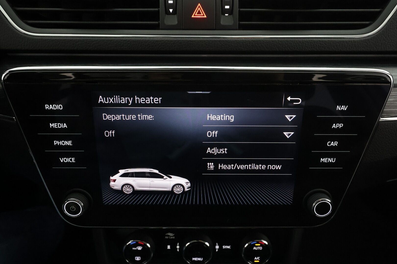 SKODA SUPERB 2021 Combi 2.0 TDI 200 4x4 Style DSG *Webasto / ACC / Matrix-LED / Koukku / Muistipenkki / Canton / P.Kamera / Keyless * - Nahkasisusta / Merkkihuollettu / Kahdet renkaat - HULLUT AVAJAISHULINAT KORKOTARJOUS 3,29 %