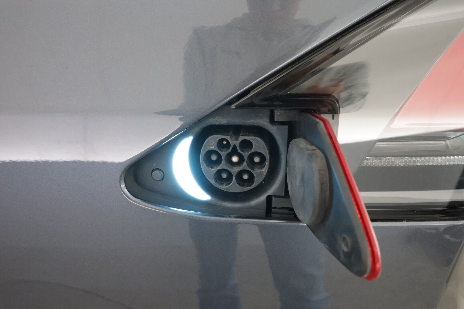 TESLA MODEL X 2019 Long Range AWD 6-P * Ilma-alusta / ACC / LED / P.Kamera / Koukku / Kaistavahti / Keyless * - 2x Latauskaapelit