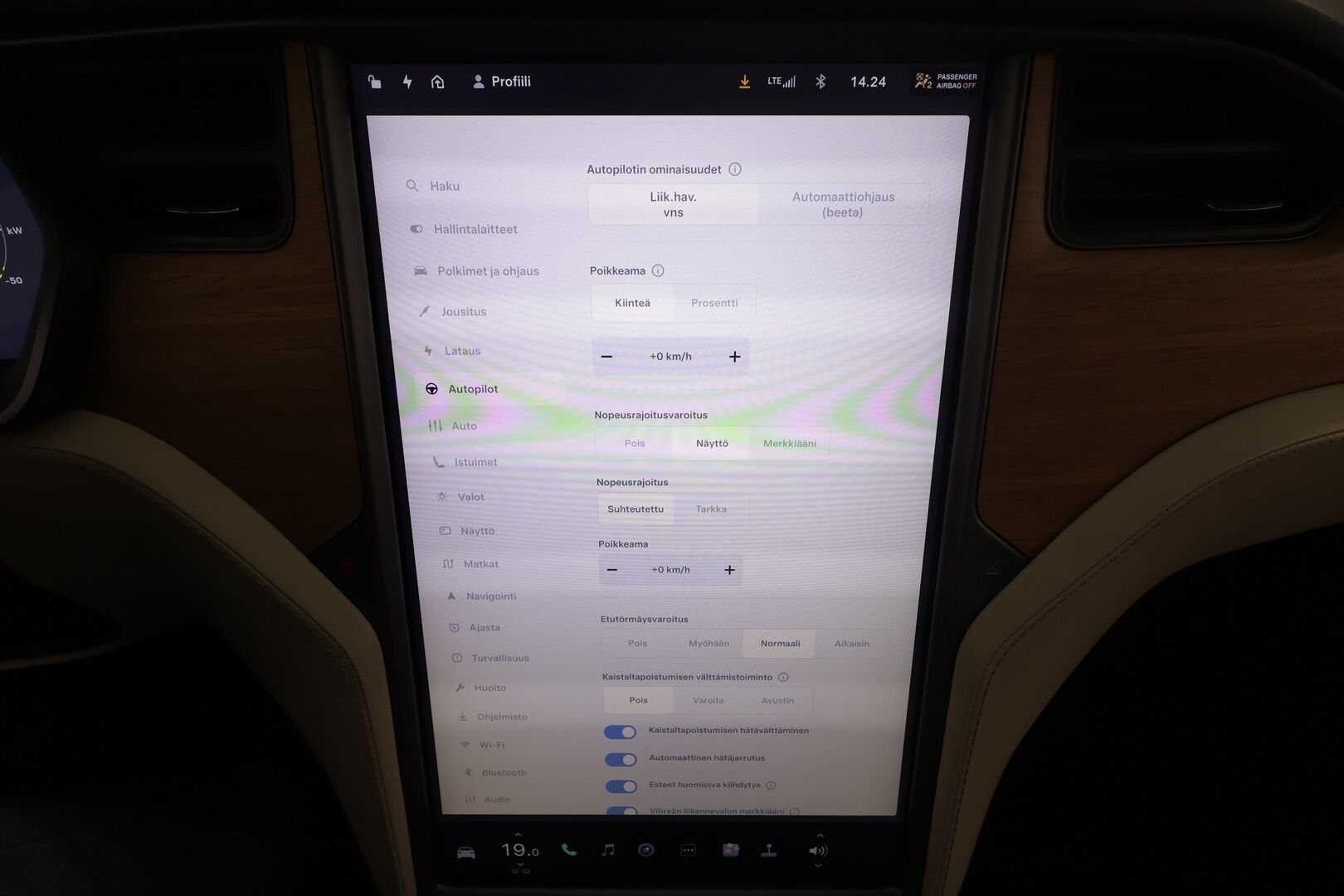 TESLA MODEL X 2019 Long Range AWD 6-P * Ilma-alusta / ACC / LED / P.Kamera / Koukku / Kaistavahti / Keyless * - 2x Latauskaapelit