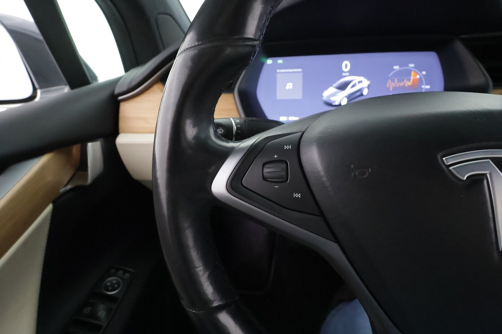 TESLA MODEL X 2019 Long Range AWD 6-P * Ilma-alusta / ACC / LED / P.Kamera / Koukku / Kaistavahti / Keyless * - 2x Latauskaapelit