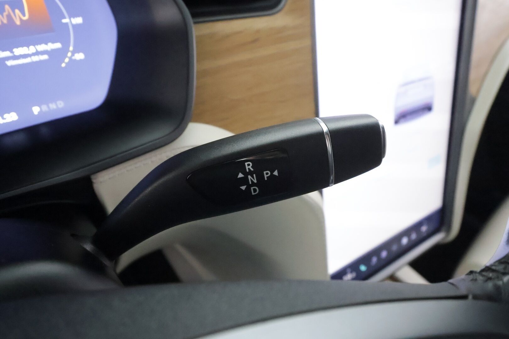 TESLA MODEL X 2019 Long Range AWD 6-P * Ilma-alusta / ACC / LED / P.Kamera / Koukku / Kaistavahti / Keyless * - 2x Latauskaapelit