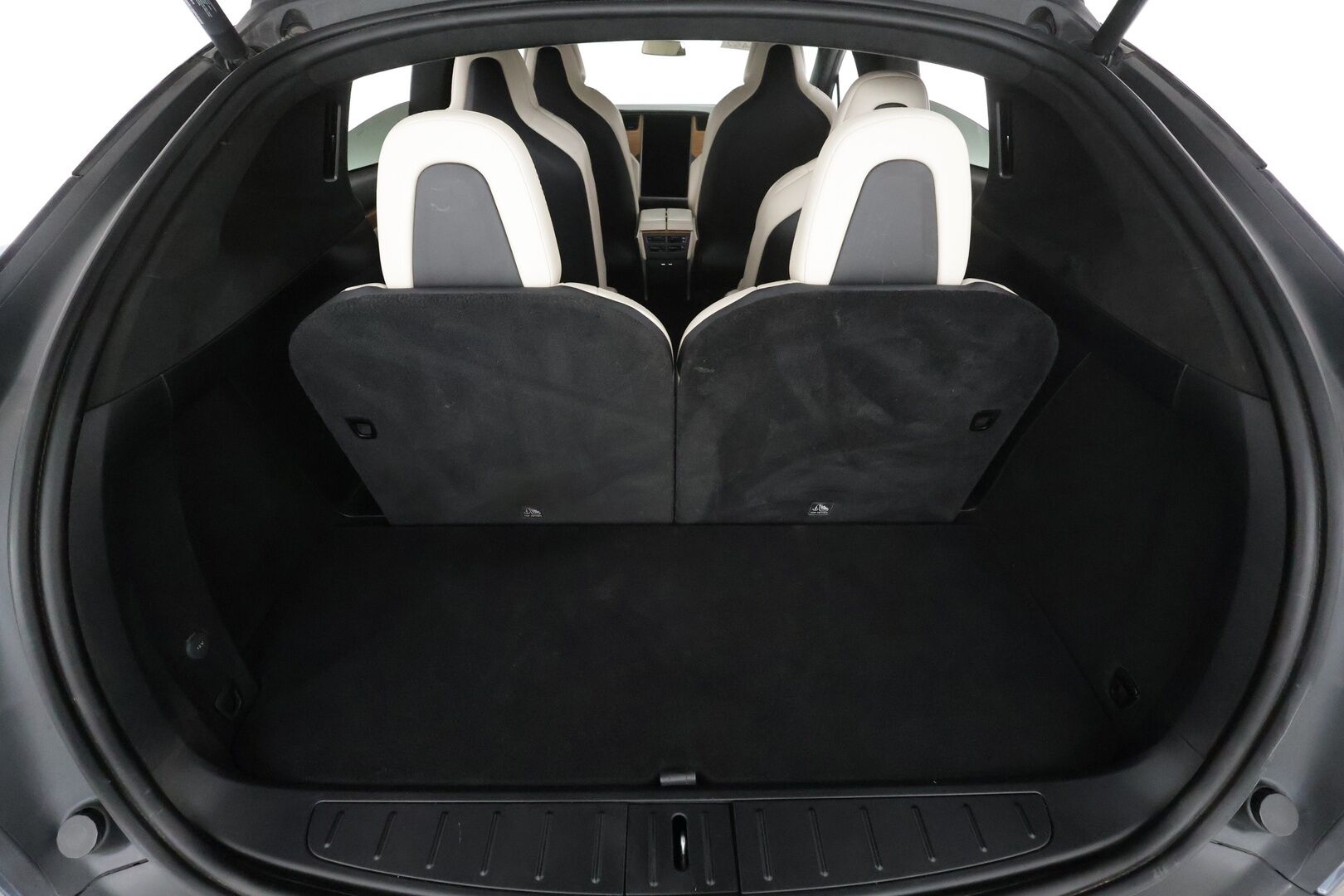 TESLA MODEL X 2019 Long Range AWD 6-P * Ilma-alusta / ACC / LED / P.Kamera / Koukku / Kaistavahti / Keyless * - 2x Latauskaapelit