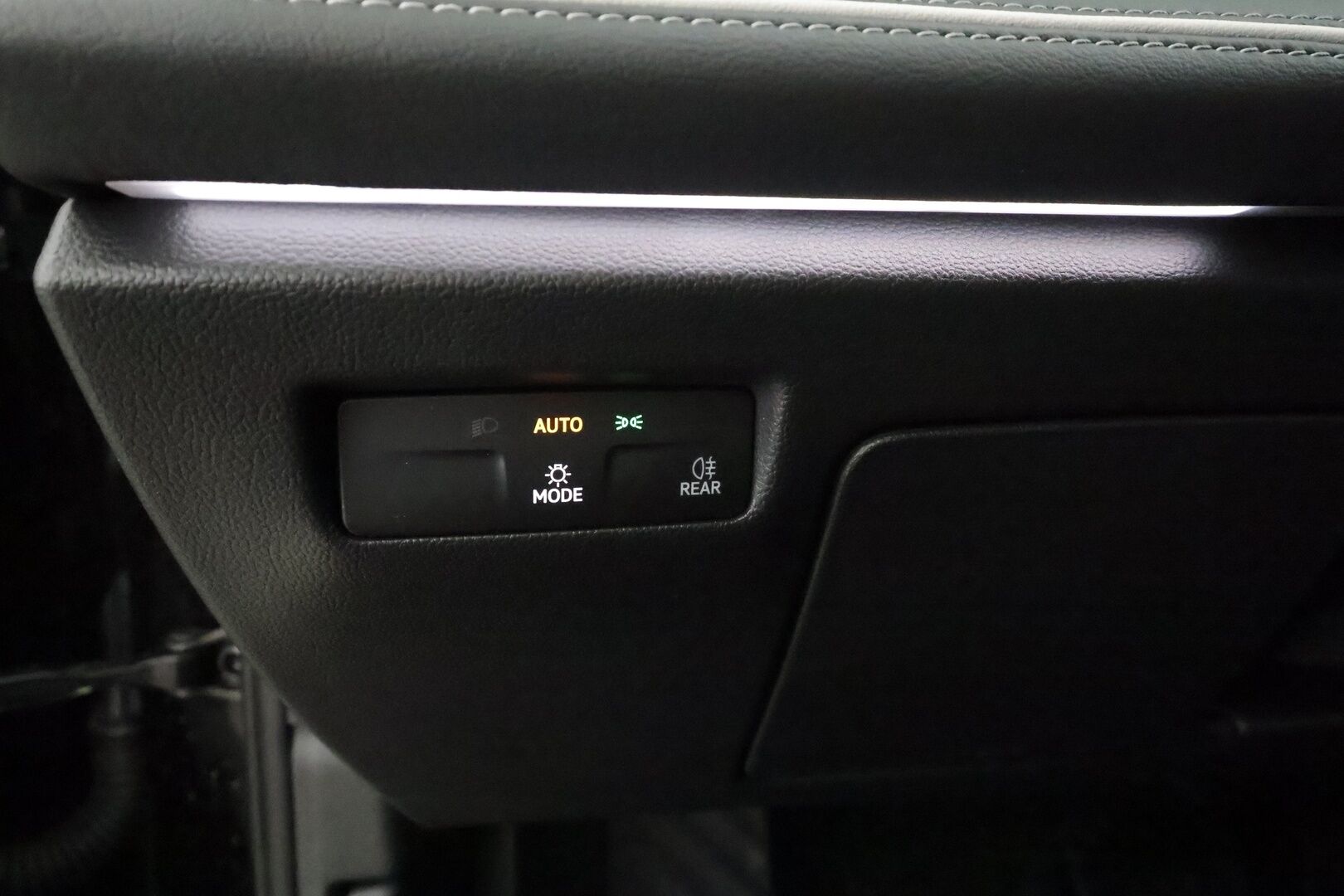 VOLKSWAGEN PASSAT 2025 Variant Business eHybrid 150kW DSG * ACC / HUD / LED / Koukku / Hierovat sportpenkit / Apple&Android * - Kahdet Renkaat / 1.Om