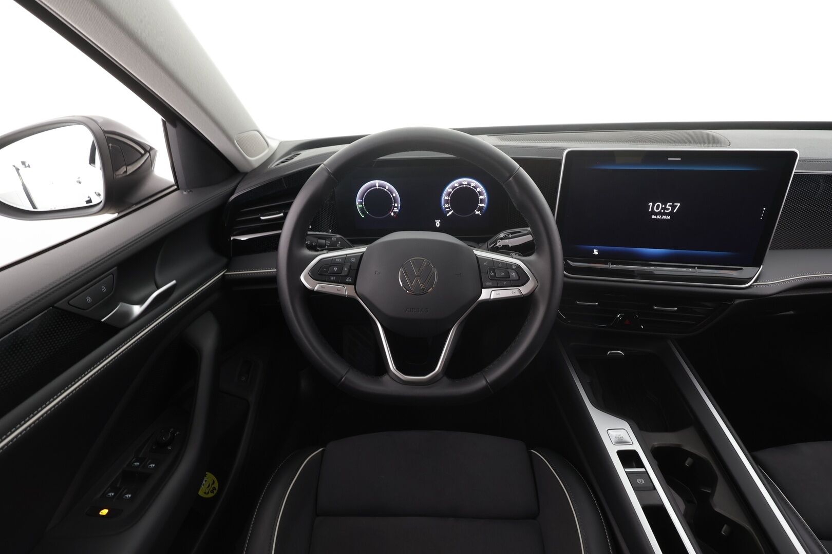 VOLKSWAGEN PASSAT 2025 Variant Business eHybrid 150kW DSG * ACC / HUD / LED / Koukku / Hierovat sportpenkit / Apple&Android * - Kahdet Renkaat / 1.Om