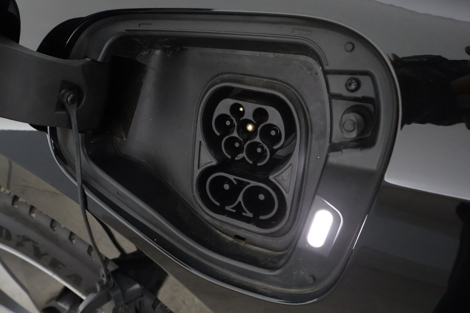 VOLKSWAGEN PASSAT 2025 Variant Business eHybrid 150kW DSG * ACC / HUD / LED / Koukku / Hierovat sportpenkit / Apple&Android * - Kahdet Renkaat / 1.Om