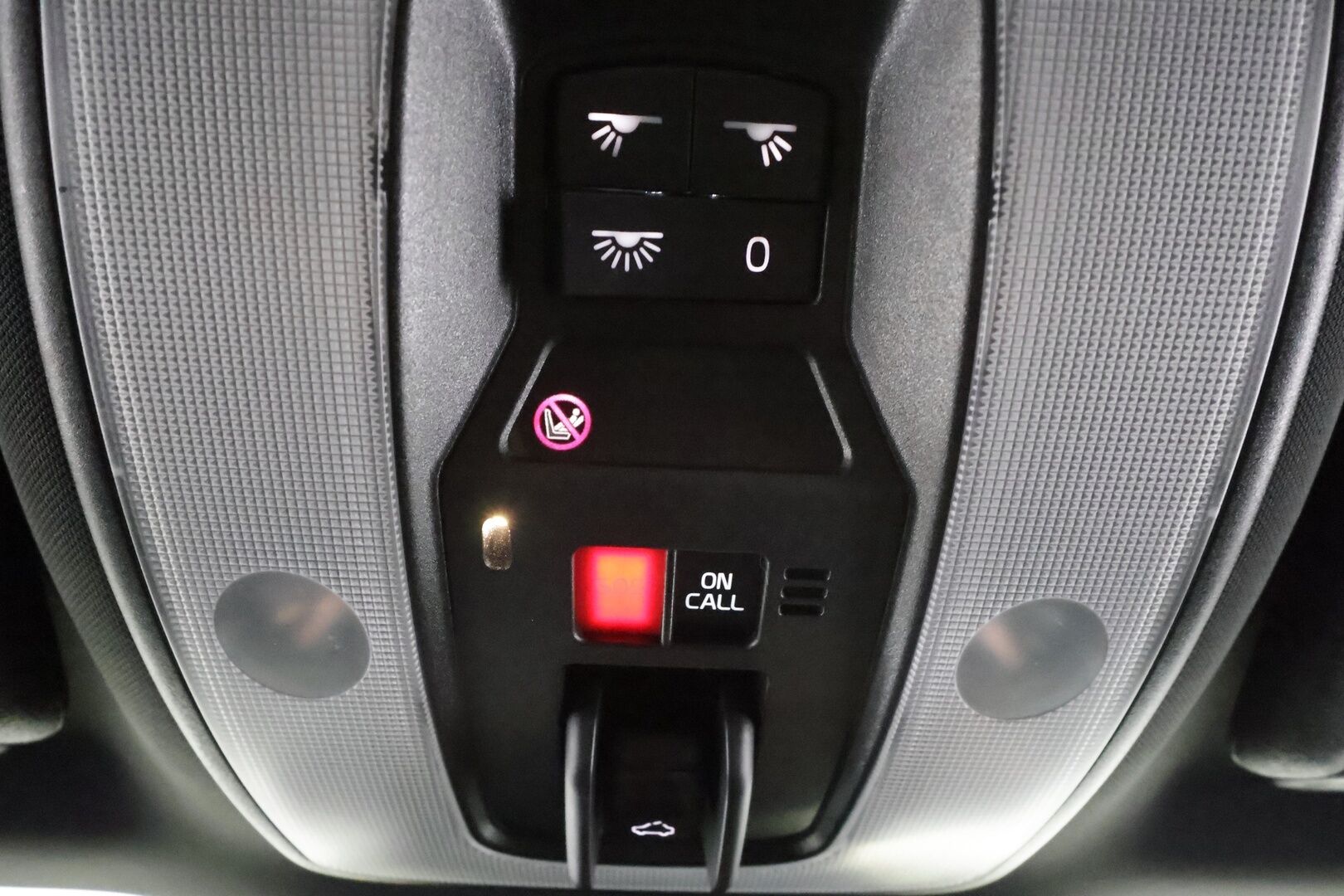 Volvo XC60 2015 D4 AWD R-Design aut * ACC / Panorama / Nahat / P.tutkat / Webasto / Blis ** - 2x vanteet / Merkkihuollettu