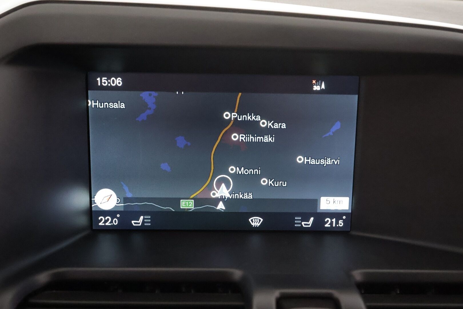 Volvo XC60 2015 D4 AWD R-Design aut * ACC / Panorama / Nahat / P.tutkat / Webasto / Blis ** - 2x Volvo alut huippurenkailla / Merkkihuollettu R-Design pienillä metreillä! - HULLUT AVAJAISHULINAT KORKOTARJOUS 3,29 %