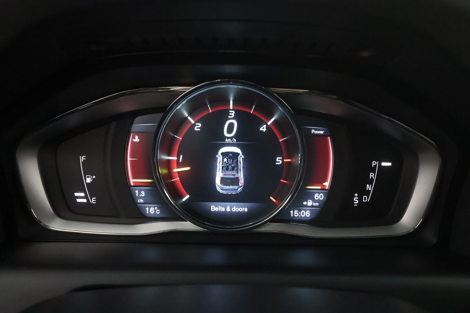 Volvo XC60 2015 D4 AWD R-Design aut * ACC / Panorama / Nahat / P.tutkat / Webasto / Blis ** - 2x vanteet / Merkkihuollettu