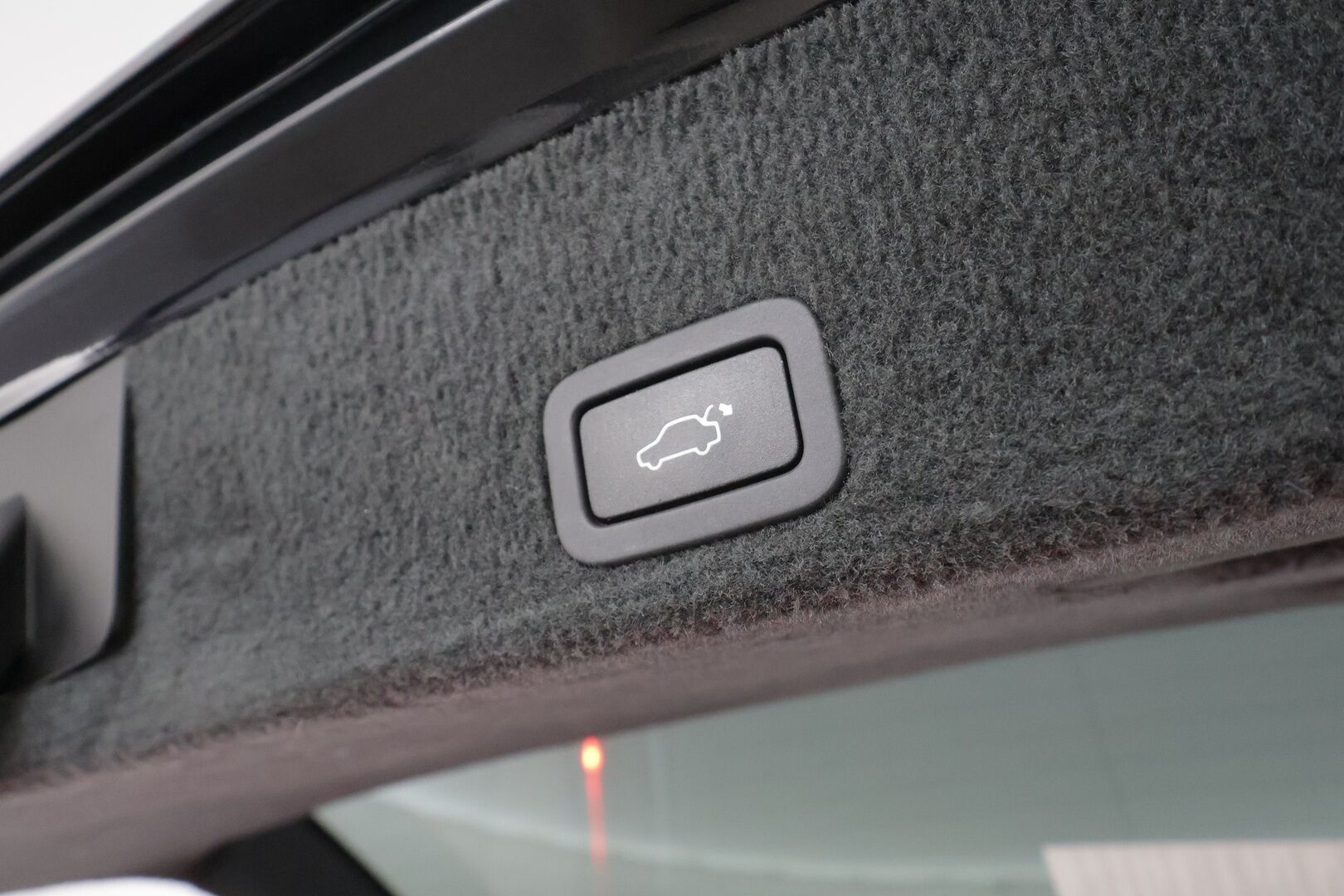 Volvo XC60 2015 D4 AWD R-Design aut * ACC / Panorama / Nahat / P.tutkat / Webasto / Blis ** - 2x Volvo alut huippurenkailla / Merkkihuollettu R-Design pienillä metreillä! - HULLUT AVAJAISHULINAT KORKOTARJOUS 3,29 %