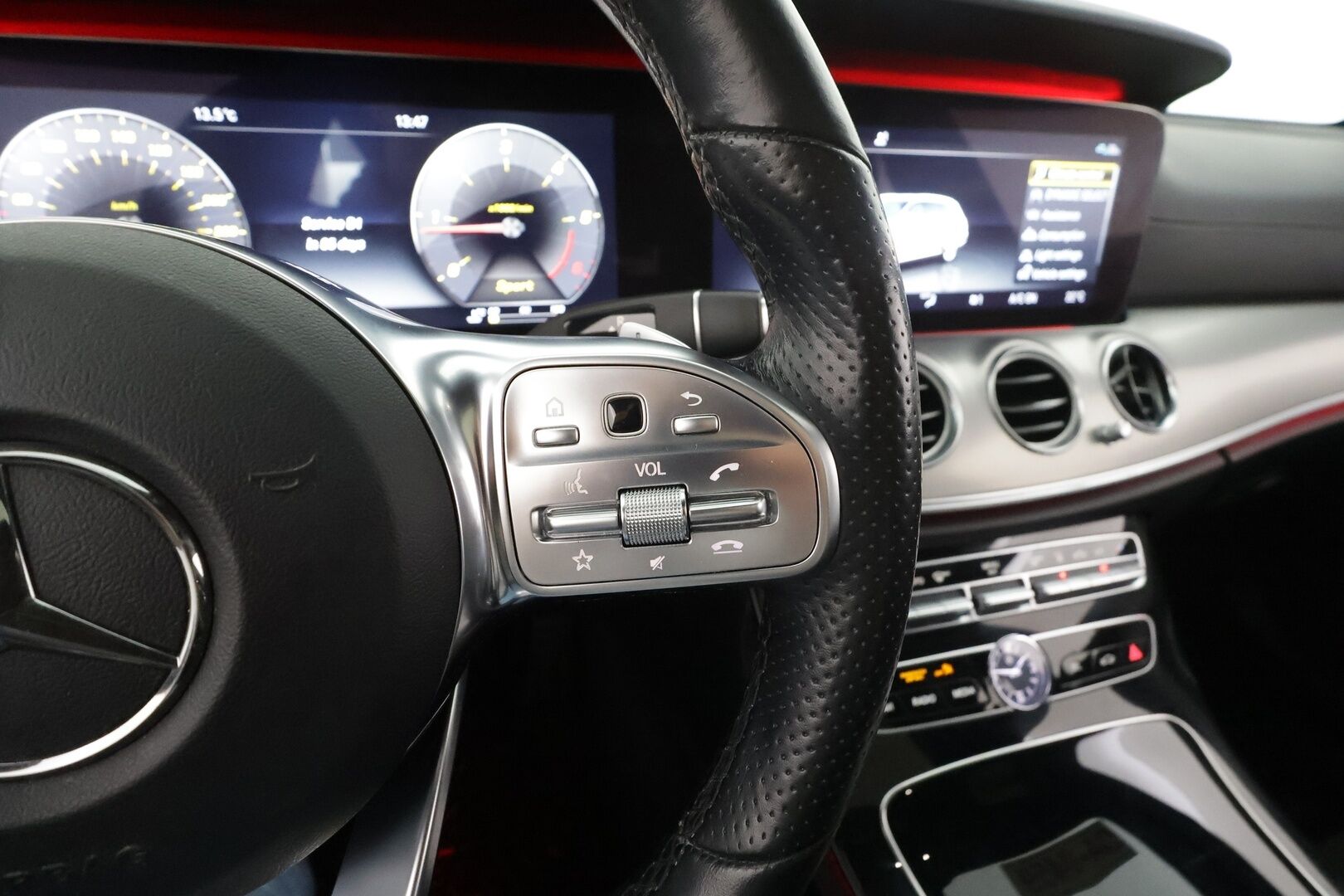 MERCEDES-BENZ E 2019 220 d 4Matic A  AMG * Widescreen / Vakkari / Webasto / Koukku / Panorama / Osasähköt / P.kamera * -  Merkkihuollettu / Kahdet Renkaat