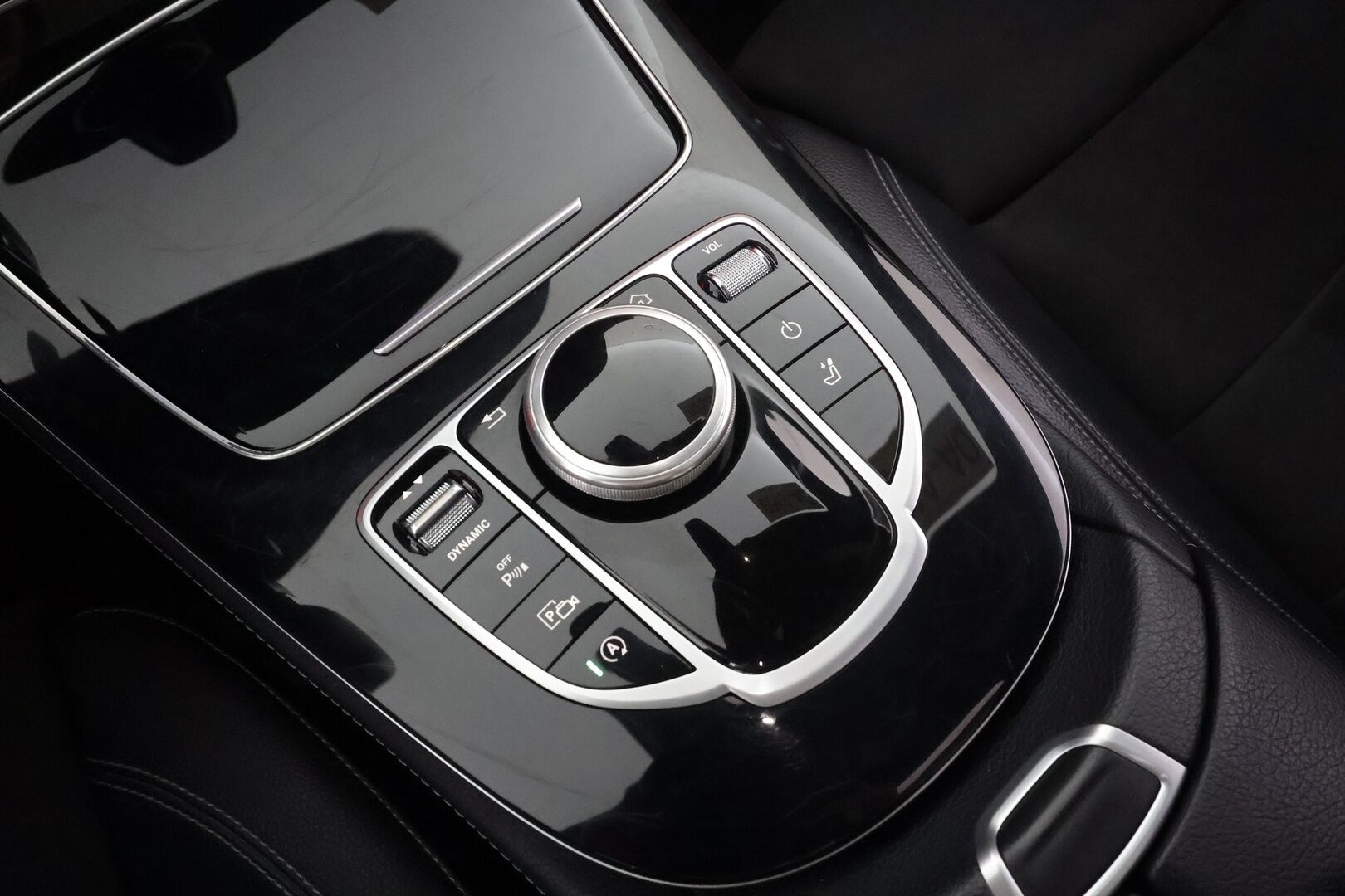 MERCEDES-BENZ E 2019 220 d 4Matic A  AMG * Widescreen / Vakkari / Webasto / Koukku / Panorama / Osasähköt / P.kamera * -  Merkkihuollettu / Kahdet Renkaat