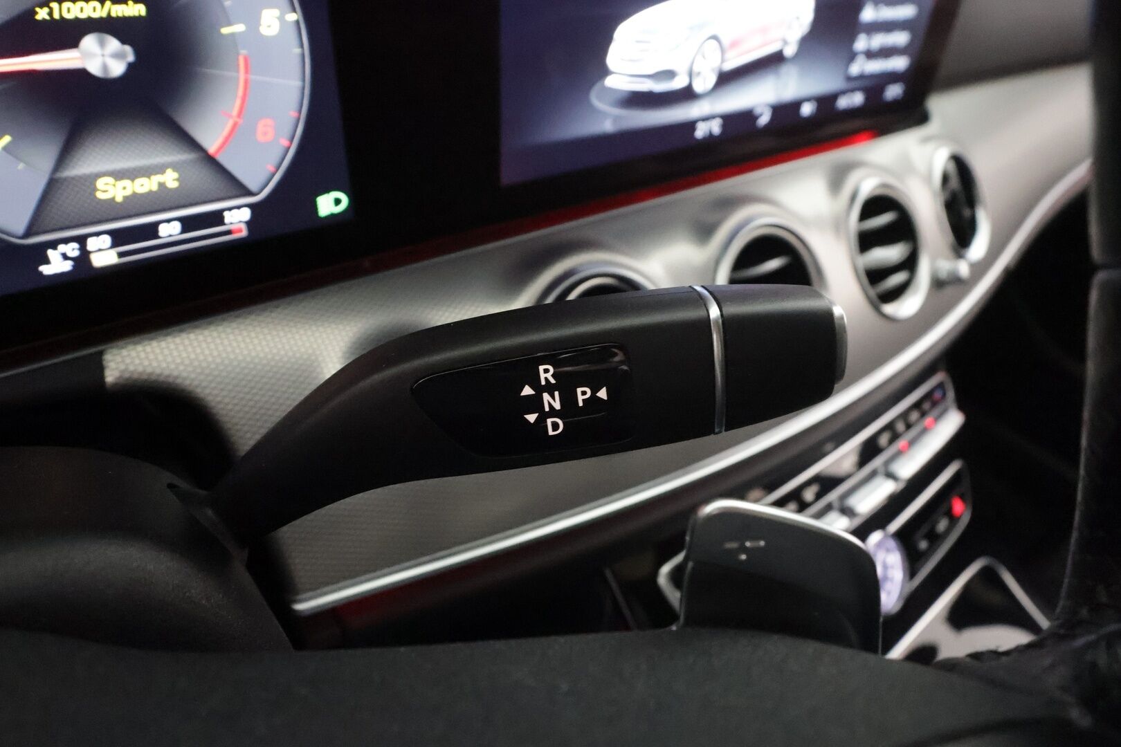 MERCEDES-BENZ E 2019 220 d 4Matic A  AMG * Widescreen / Vakkari / Webasto / Koukku / Panorama / Osasähköt / P.kamera * -  Merkkihuollettu / Kahdet Renkaat