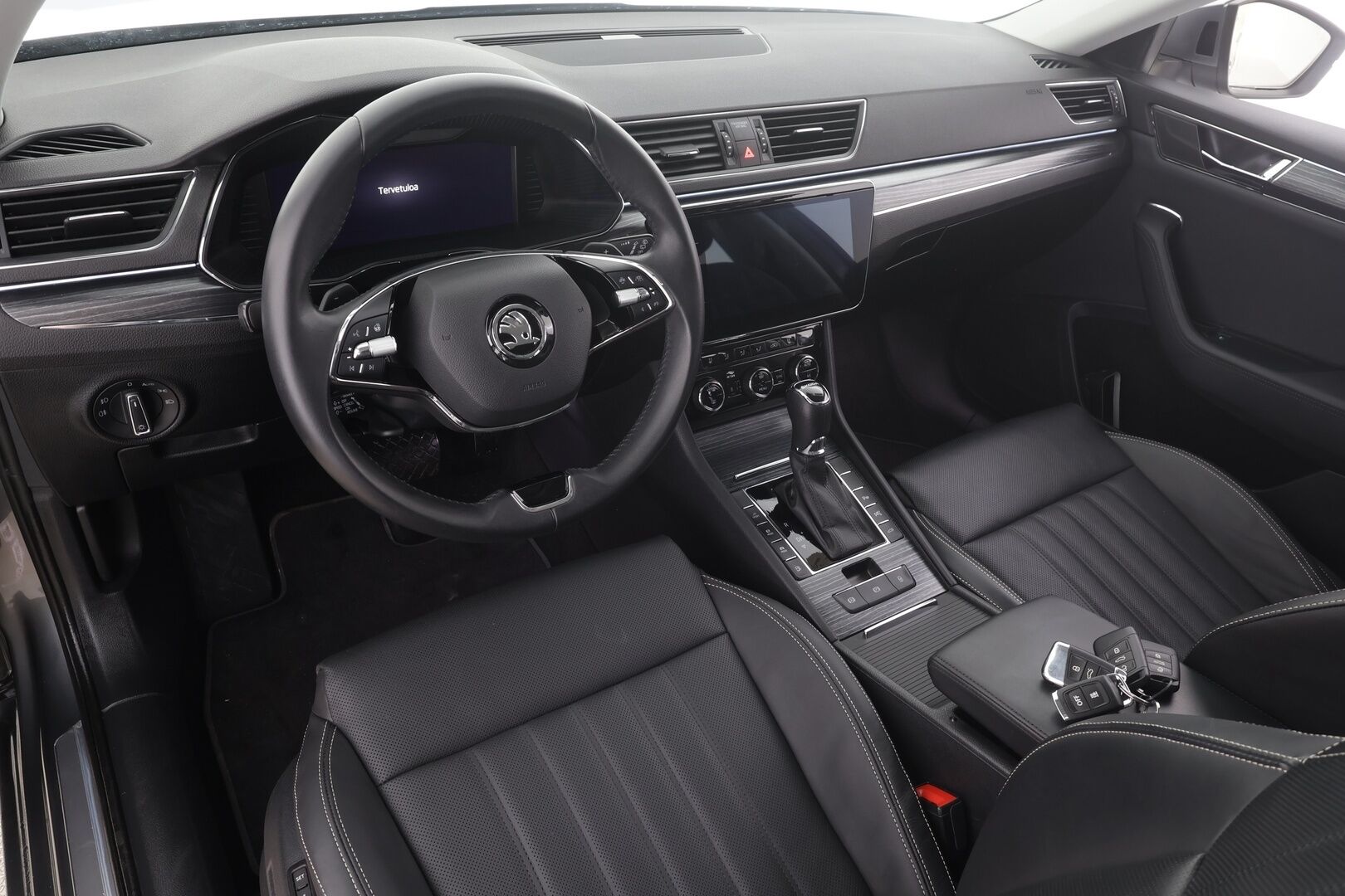 SKODA SUPERB 2023 Combi Style 1.4 TSI iV 160kW DSG * ACC / Webasto / Koukku / Ilmastoitu muistipenkki / Matrix-LED / Nahkaverhoilu * - Merkkihuollettu / 2xLataus