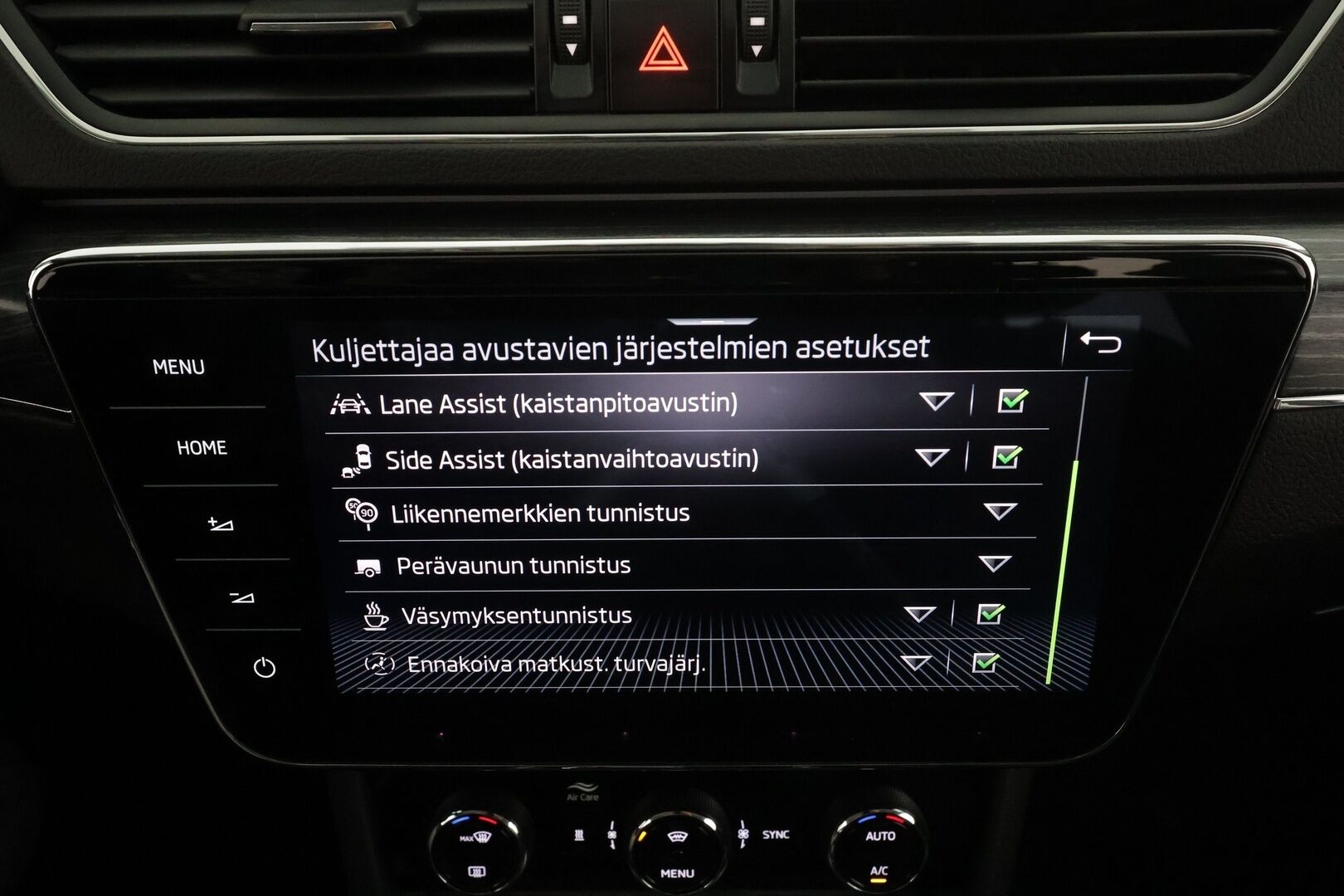 SKODA SUPERB 2023 Combi Style 1.4 TSI iV 160kW DSG * ACC / Webasto / Koukku / Ilmastoitu muistipenkki / Matrix-LED / Nahkaverhoilu * - Merkkihuollettu / 2xLataus