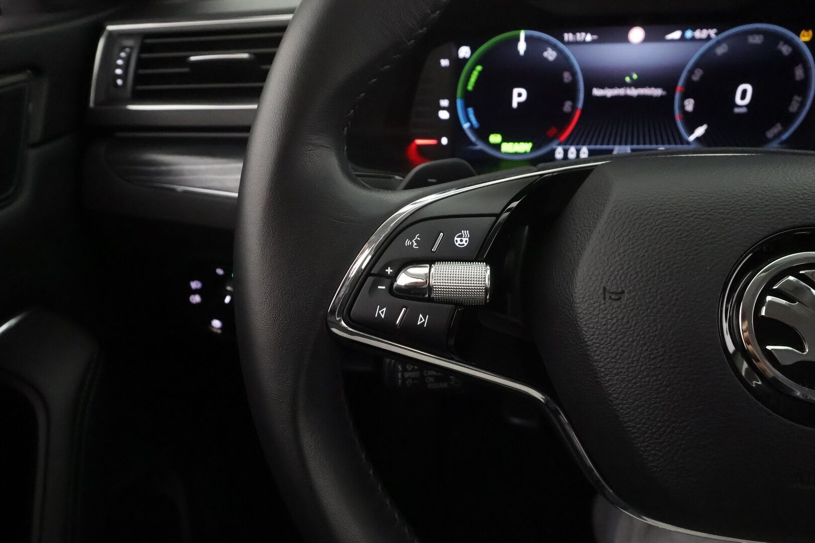 SKODA SUPERB 2023 Combi Style 1.4 TSI iV 160kW DSG * ACC / Webasto / Koukku / Ilmastoitu muistipenkki / Matrix-LED / Nahkaverhoilu * - Merkkihuollettu / 2xLataus