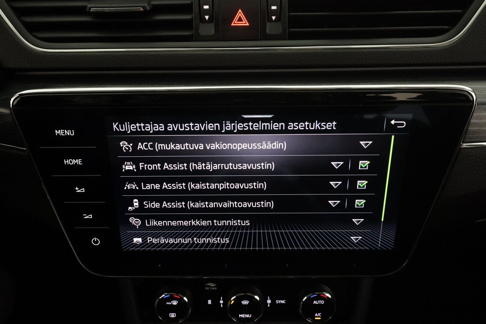 SKODA SUPERB 2023 Combi Style 1.4 TSI iV 160kW DSG * ACC / Webasto / Koukku / Ilmastoitu muistipenkki / Matrix-LED / Nahkaverhoilu * - Merkkihuollettu / 2xLataus