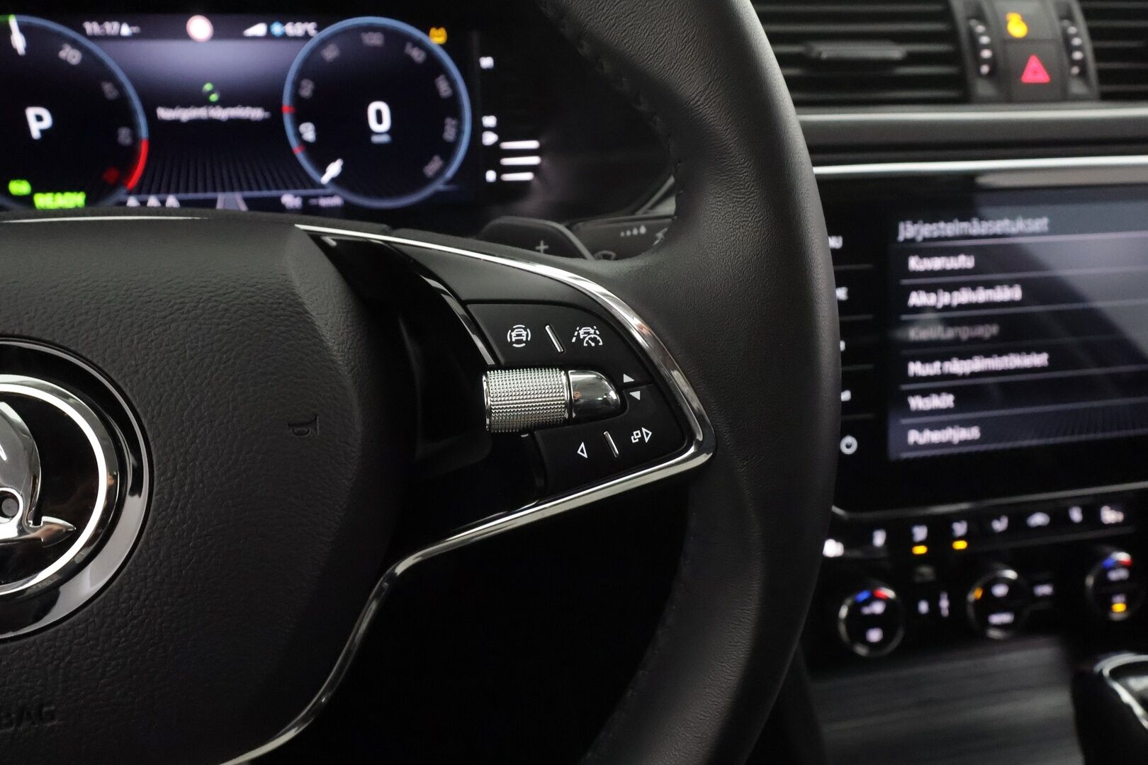 SKODA SUPERB 2023 Combi Style 1.4 TSI iV 160kW DSG * ACC / Webasto / Koukku / Ilmastoitu muistipenkki / Matrix-LED / Nahkaverhoilu * - Merkkihuollettu / 2xLataus